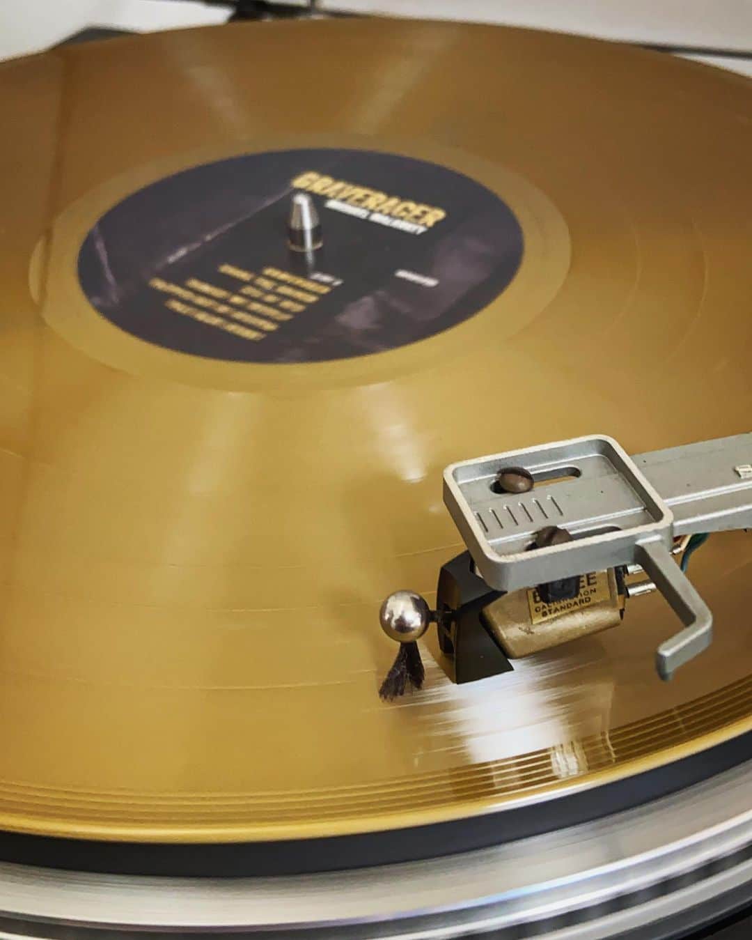 マイケル・マラーキーのインスタグラム：「a YEAR later and finally spinning my own record; big love #graveracer fam」