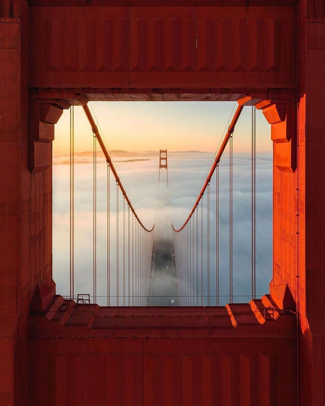 Canon Photographyさんのインスタグラム写真 - (Canon PhotographyInstagram)「A unique view of the Golden Gate Bridge 🌉 Photography // @maxsposure Curated by @steffeneisenacher  #sanfrancisco #goldengatebridge #sanfran #california #fog #sunrisephotography」1月26日 6時42分 - cpcollectives