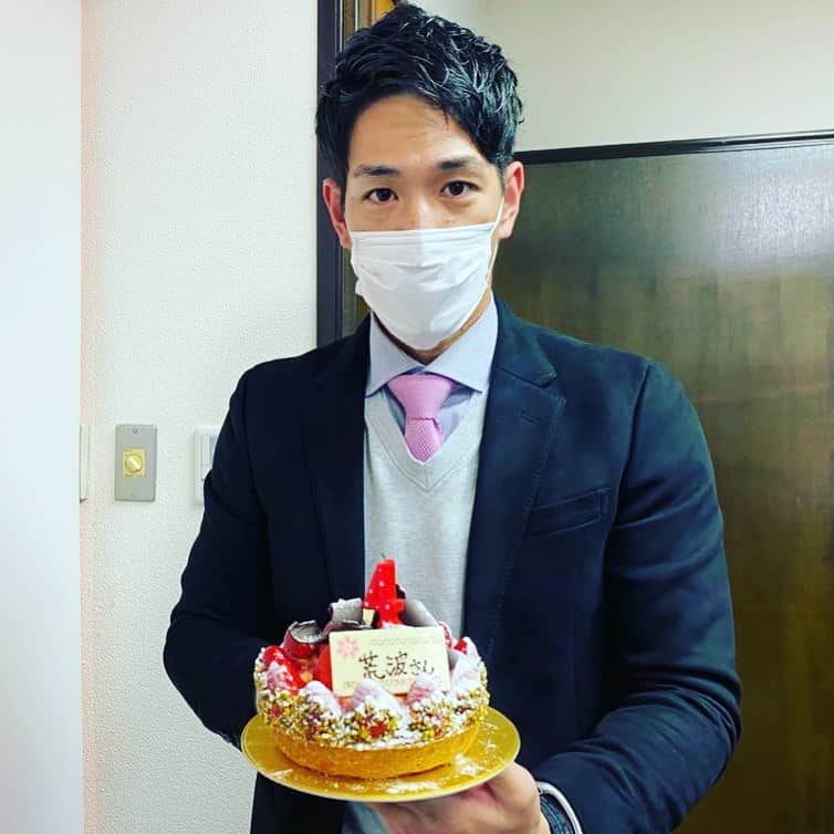 荒波翔さんのインスタグラム写真 - (荒波翔Instagram)「誕生日ケーキまで用意して頂きました😆 コロナ禍なので、皆では食べず家に持って帰り独り占めしました（笑）  皆様ありがとうございました😭  #誕生日  #誕生日ケーキ  #お祝い  #感謝  #神奈川フューチャードリームス」1月25日 22時03分 - shoshoshonosho.4