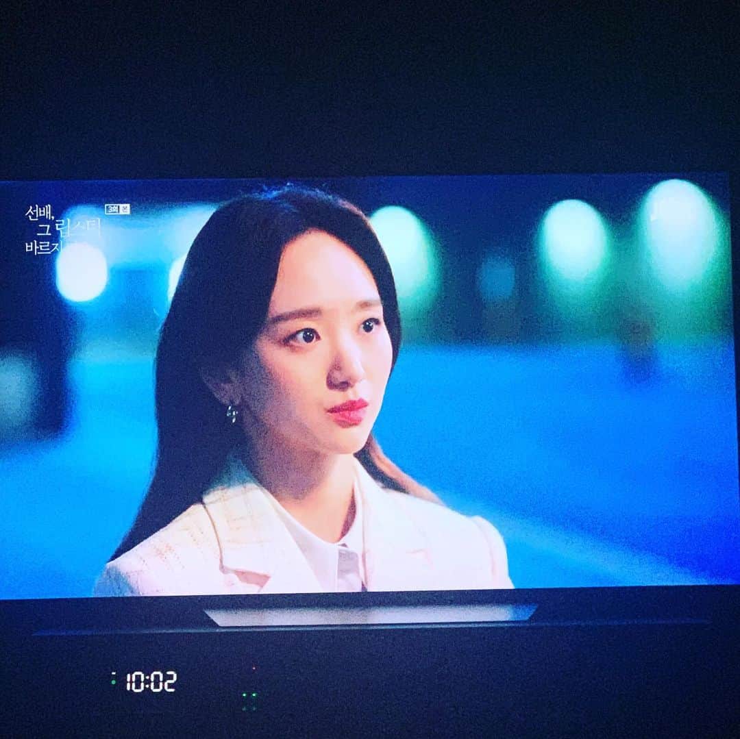 イ・ギュハンのインスタグラム：「본방사수!! 참 이쁘고 멋진 좋은 배우님들!! #선배그립스틱바르지마요」