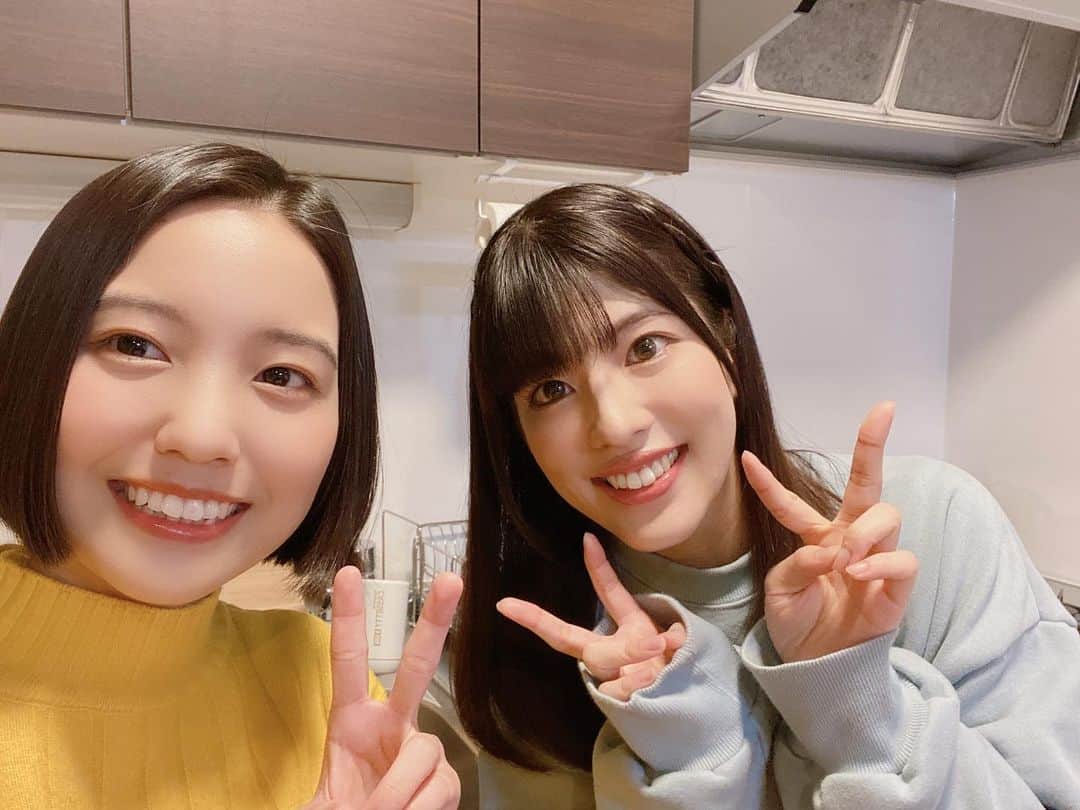 春瀬なつみのインスタグラム：「#てんかべ 初回放送ありがとうございましたー！！ 視聴者の皆さんと作る即興劇という、新しいタイプの番組なので、ご覧いただいた方は驚かれたと思います🙈！ 手探りではありますが、皆さんと何が起こるかわからないライブ感を作り上げていけたら嬉しいです📽✨ . 今日は、お引っ越ししてきたばかりのルームシェアする二人という設定でした☺️ #愛原ありさ ちゃん」