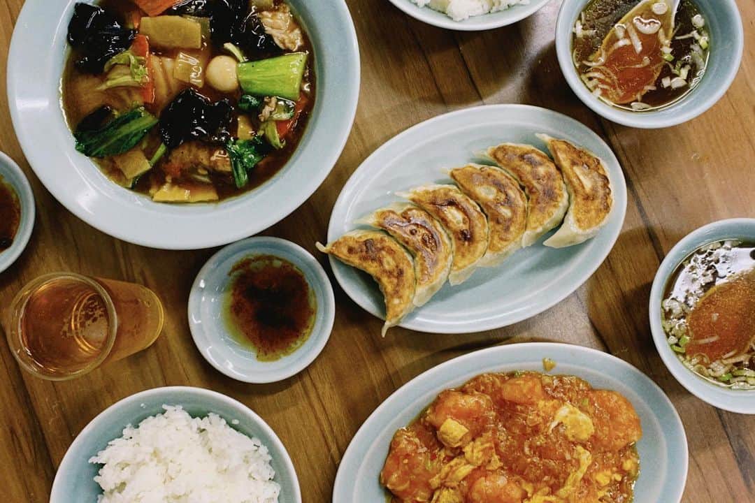 中里亜美のインスタグラム：「中華の楽園🥟  #中華大好き #昼間から飲む」