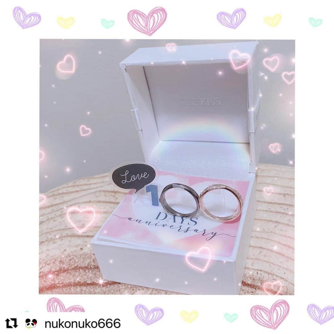 THE KISS_100日リングのインスタグラム：「@thekiss_100_ringsまたは #100日リング のタグを付けて投稿して下さった中で、素敵な写真を選ばせていただきました💍✨﻿ ﻿ ﻿ @nukonuko666 さま﻿ 100日記念日おめでとうございます！ これからもぜひ、100日ごとのお祝いのきっかけになれましたら嬉しく思います💕 素敵な投稿ありがとうございました！﻿ ﻿ #THEKISS #100日リング #ペアリング #pairring #ジュエリー #アクセサリー #指輪 #100日記念日 #記念日 #デート #サプライズ #プレゼント #カップル #カップルフォト #彼氏 #彼女 #thekissペアリング #ペア #お祝い」