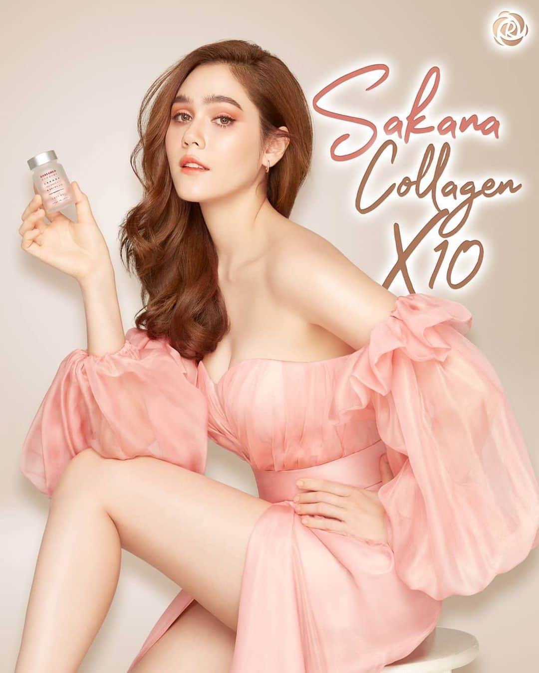 Araya Alberta Hargateのインスタグラム：「“ถ้าไม่ดีจริง ชมไม่เลือก” Sakana Collagen X10 แม่คัดมาแล้ว เรื่องผิวแม่ซีเรียส  #เชื่อแม่ตามแม่มา #SakanaCollagenX10 @rosegoldthailand」