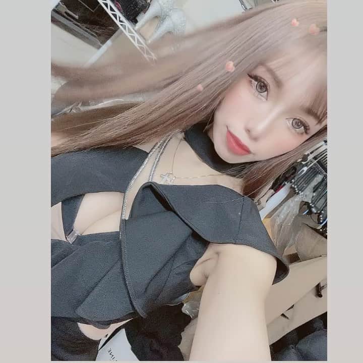 あゆかのインスタグラム：「今日髪の毛ツヤツヤサラサラ〜 今週１週間がんばろー！！！ あったかくなっちゃう前に 温泉行きたい🧖‍♀️🧖‍♂️🧖‍♀️  .  ,  .  #千葉キャバクラ#千葉富士見キャバ嬢#千葉富士見町キャバ嬢#千葉富士見キャバクラ#arドレス#ジュエルズドレス#オンラインキャバクラ#ファッション好きな人と繋がりたい#ヘアメイク#お家スタイル#息してる？#followｍe4 #follow4like#followtrain」