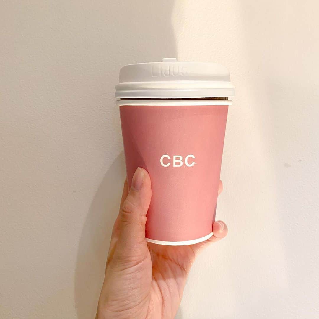 川村礼美のインスタグラム：「☕️💞🥛  #カフェオレ #カフェオレ大好き #テイクアウト #cbccoffee #CBCカフェ #cbccafe」
