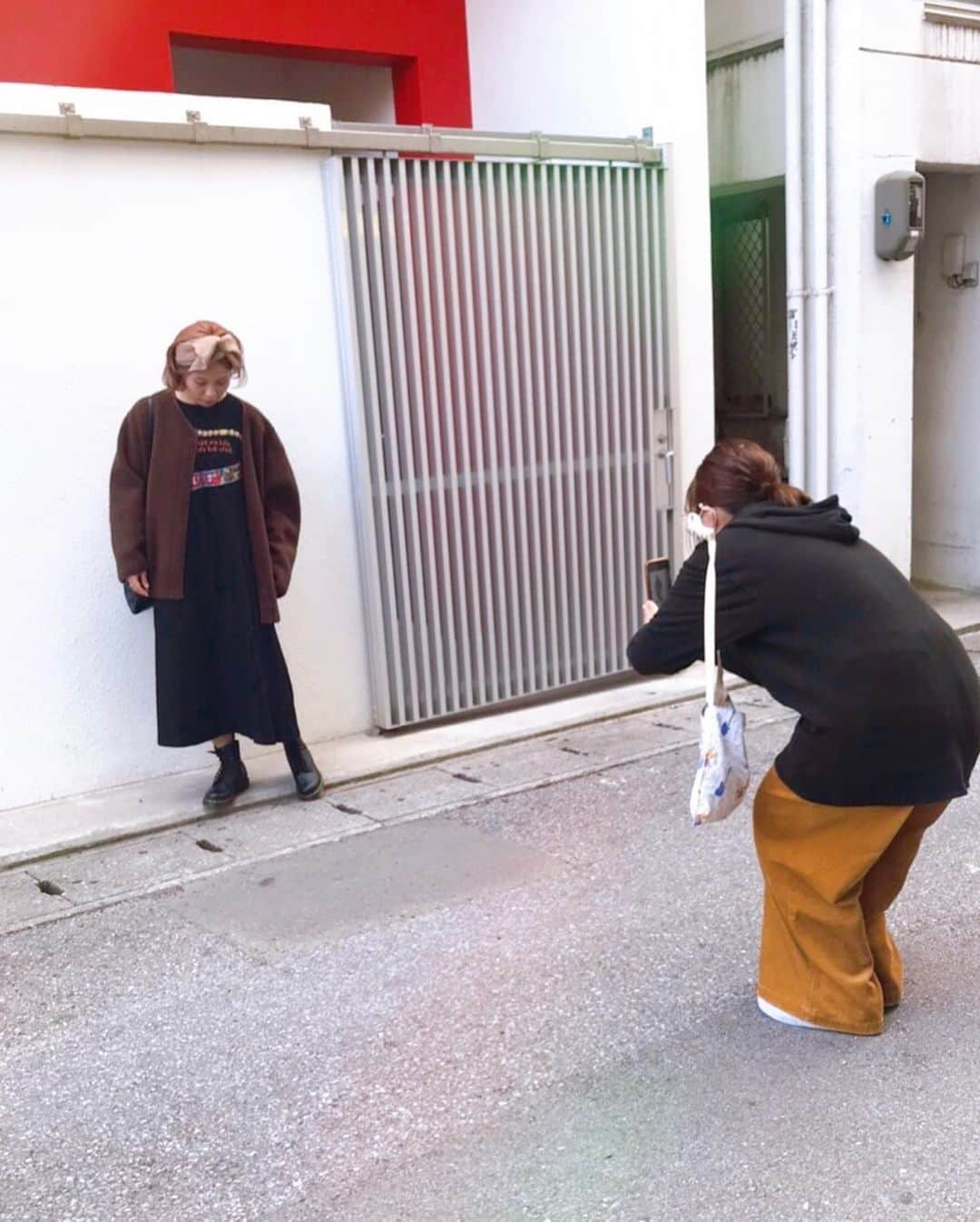 MAIKO さんのインスタグラム写真 - (MAIKO Instagram)「あすかのブランド〈ASKLAR〉ワンピ🌱✨ チロリアンテープがかわいい🥺🤍 ︴ このワンピはASKLARの中の《RE BIRTH》というラインで、 在庫があり過ぎて処分されそうなワンピースを買い取って、アレンジを施して生まれ変わらせるというあすかの取り組み🌱 ︴ 以前のゴミをアートにするゴミートもそうだけど、あすかって本当に凄いなぁと思う🔥 アレンジもあすからしさ満点で着ててハッピーになるし楽しいっ🌈✨ 背中部分にもチロリアンテープとどでかいプリントがあるから見せたいんだけど、それは暖かくなった時の楽しみにしまーす📸✨ ︴ ︴ ︴ @wpy18asuka  @wpy_gallery  #sevenoops #3枚目はおまけ🤣」1月25日 22時06分 - maiko_oops