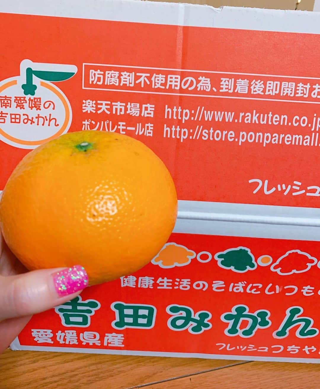 DJ MIYAさんのインスタグラム写真 - (DJ MIYAInstagram)「きゃっほーん♪みんなみかんは🍊好き？ MIYAみかん好きー！！(^ ^)  『フレッシュつちやま』さんから 旬の吉田みかんの詰め合わせファミリーセット⭐︎✨🌟が届きましたぁぁ💗 7kgのみかーん！すごーい！  1番巨大なものは、『村松文旦』いやー！貴重っ⭐︎✨食べるの楽しみー！土佐文旦もレモンみたいで可愛いね❤️  めっちゃめっちゃあまくておいしーい！！！！！！🍊 すごぉーい❤️どれも本当に自然の甘み♪(^^)  毎月、何が入るかお楽しみ♪どんどん新しいみかんが登場します。 月に一度ご注文されると大体の種類を制覇出来ますので、ぜひ皆様チャレンジ して下さいね♪   とのこと♪(o^^o)  @freshtutiyama  内容：吉田みかん 詰め合わせ ファミリーセット 7kg ●村松文旦 ●ポンカン ●スイートスプリング ●はるか ●伊予柑 ●土佐文旦 ●はれひめ ●煖小春 など、普段買えない、宇和島のみかんがずらーりだよーぅ💞🍊  年間、60品目のみかんを販売🍊されているのだそうでーす❤️すごい種類ですね♪みかん農園さんの愛情たっぷりだよ💞  フレッシュつちやまさんの商品は、楽天とかでも大人気かと思いますのでぜひぜひcheckしてみてねー💗❤️  フレッシュつちやまさんの公式アカウントの、フォロー&いいね！をして下さった中から抽選で 毎月3名にみかんをプレゼントしているようなので 皆さんフォロー&いいね！してみてね💞(o^^o)  #フレッシュつちやま #愛媛県 #吉田みかん #宇和島 #みかん #伊予柑 #土佐文旦 #みかん好き #愛媛 #スイートスプリング #フルーツ好き #果物好き #フィットネス女子 #免疫力アップ #インフルエンサー #インスタグラマー #今日のコーデ #今日のメイク #今日のファッション #グルメ女子 #グルメ好き #グルメインフルエンサー #グルメブロガー #旅インフルエンサー #旅インスタグラマー #インフルエンサー #インスタグラマー #お取り寄せグルメ  #お取り寄せスイーツ #お取り寄せ #おとりよせスイーツ #おとりよせグルメ」1月25日 22時08分 - dj_miya