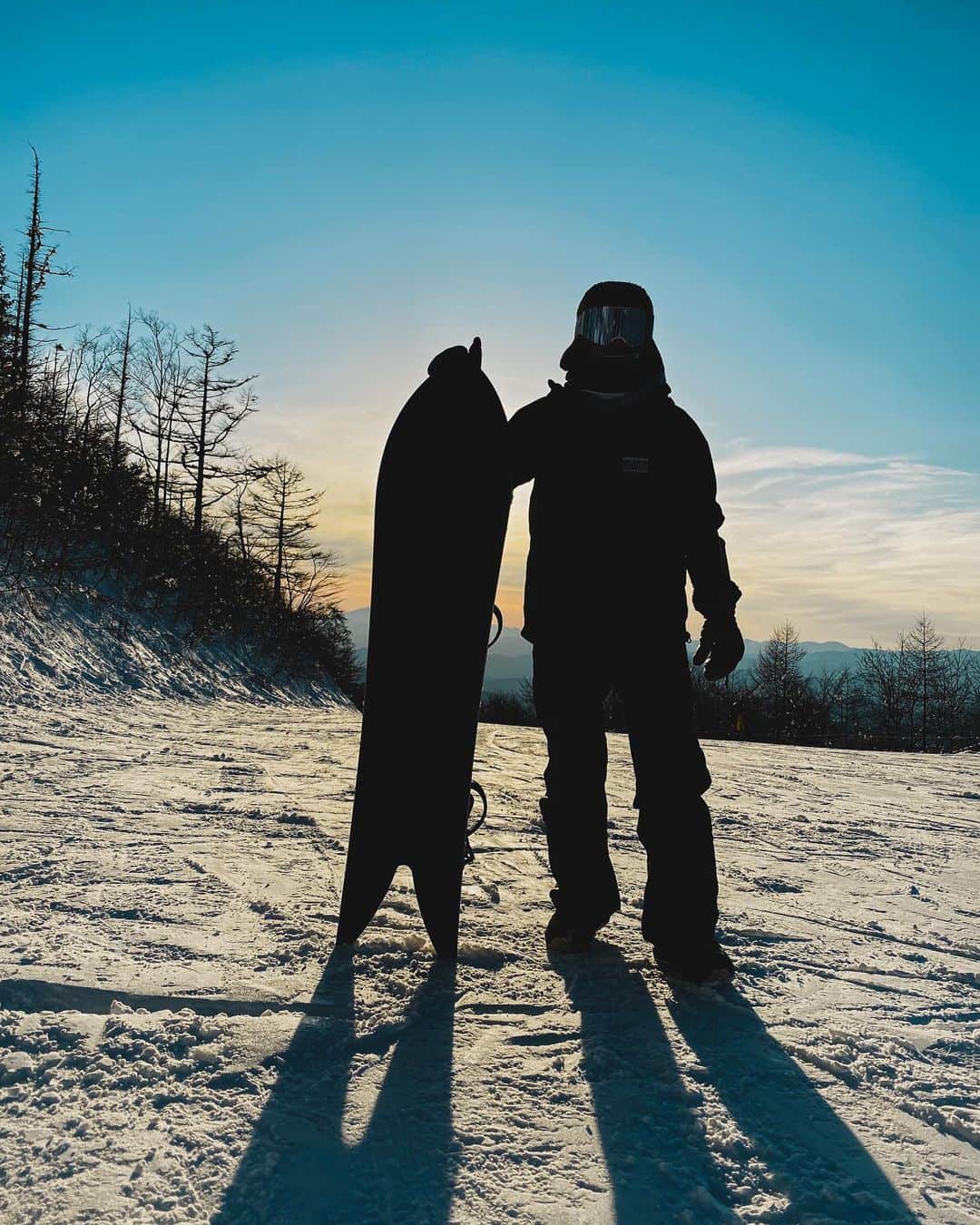 のインスタグラム：「雪山サンセット  @gentemstick  @afdicegear_official  #gentenstick #afdicegear  #スノボ #スノボー #サンセット」