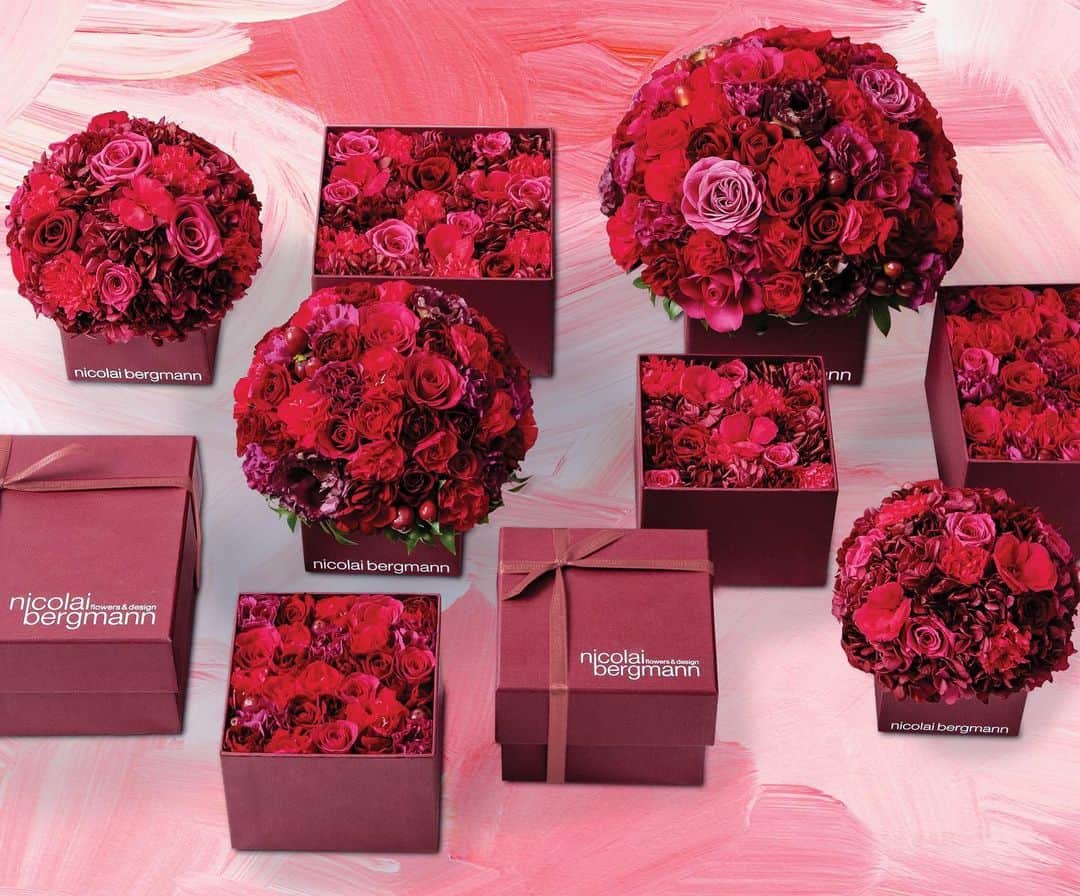 SPRiNGさんのインスタグラム写真 - (SPRiNGInstagram)「バレンタイン情報、続々ですよ❤️ 「ニコライ バーグマン フラワーズ ＆ デザイン」では、各店舗とオンラインショップで「Valentine & White day Collection」を発売！ ボルドーからホットピンクのカラーグラデーションが美しい、高級感のあるデザイン。 他にもこの時期だけの限定デザインのブーケやアレンジメントもあるそう！ 今年はチョコではなくお花でもいいかも？！ （いや、両方だな😎）  発売中(なくなり次第終了)  #nicolaibergmann#ニコライバーグマン#Valentine#バレンタイン#Whiteday#ホワイトデー#フラワーボックス#フラワーブーケ#フラワーアレンジメント#スプリング#アシスタントエディターT#編集部員の欲しいアレコレ」1月25日 22時23分 - spring_tkj