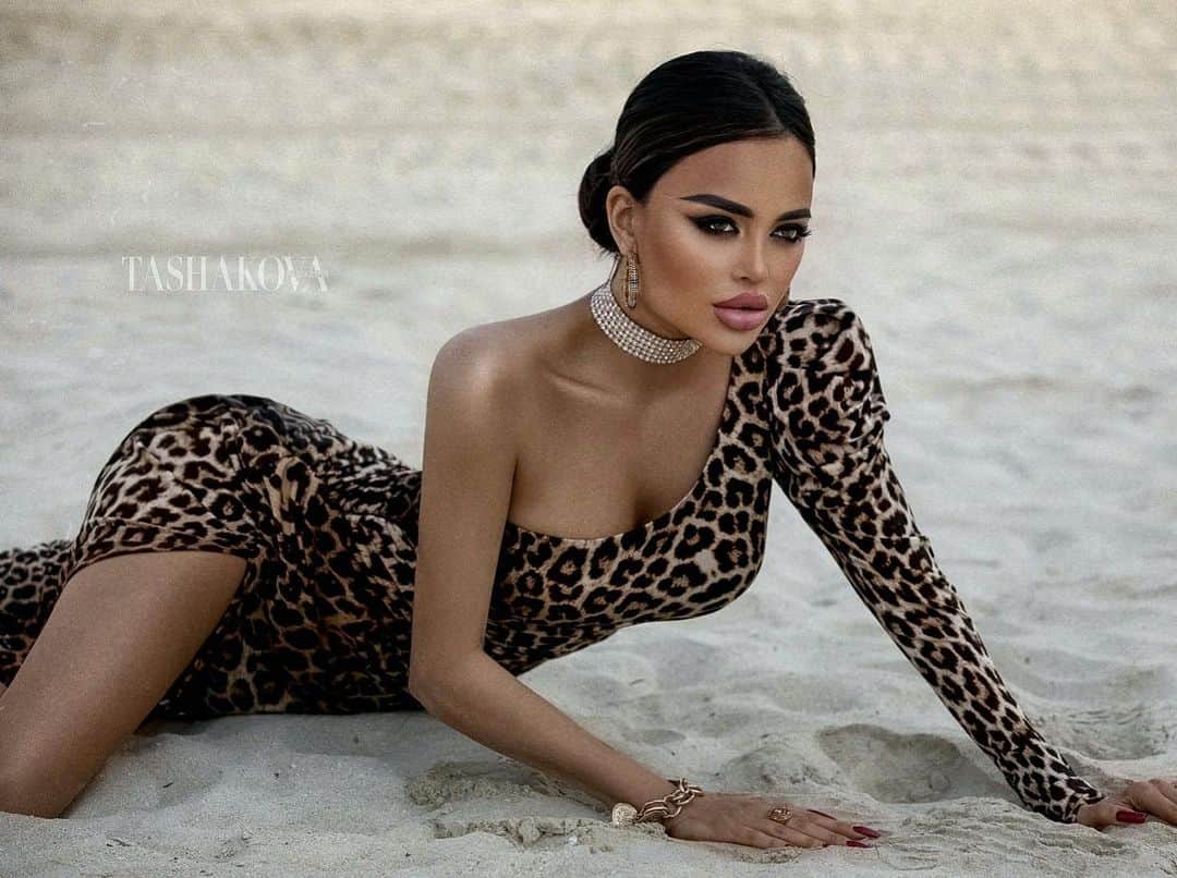 Nita Kuzminaのインスタグラム：「Опытный хищник никогда заранее не показывает своих клыков..♥ 🐆 Ph: @tashakova_v ♥」