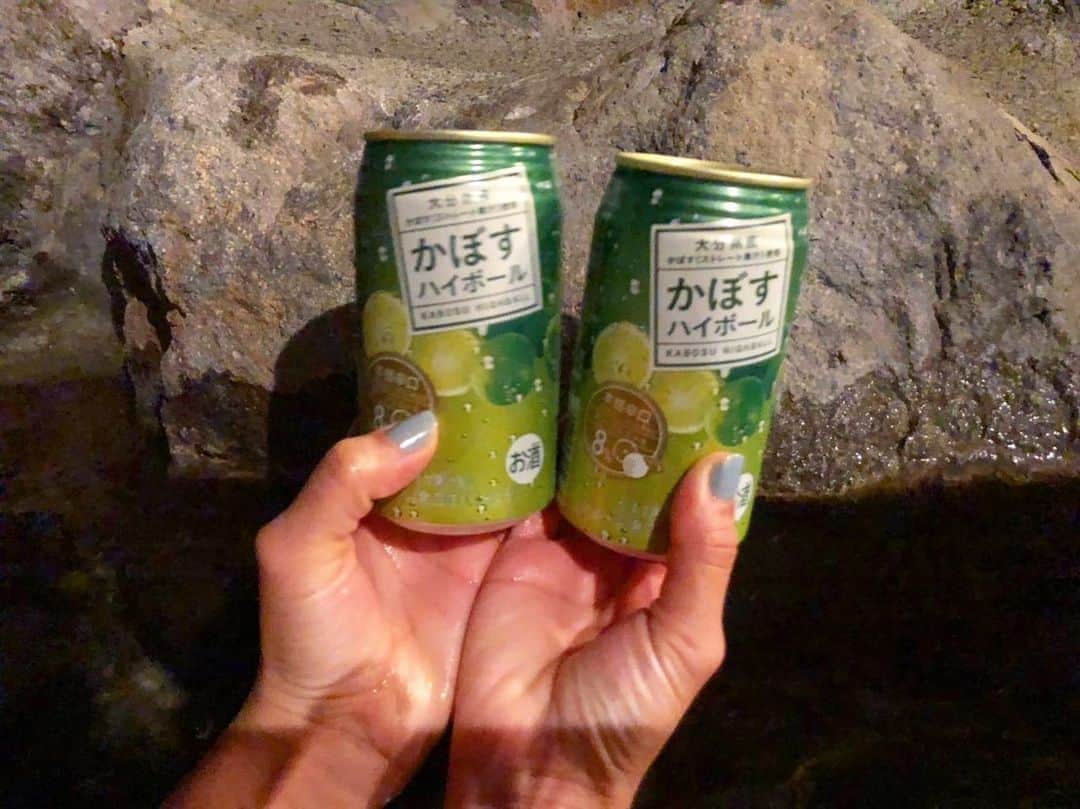 北山まいかのインスタグラム：「部屋風呂で飲む  #夜のお酒　#朝のラムネ　#両方最高　#大分　#部屋風呂」
