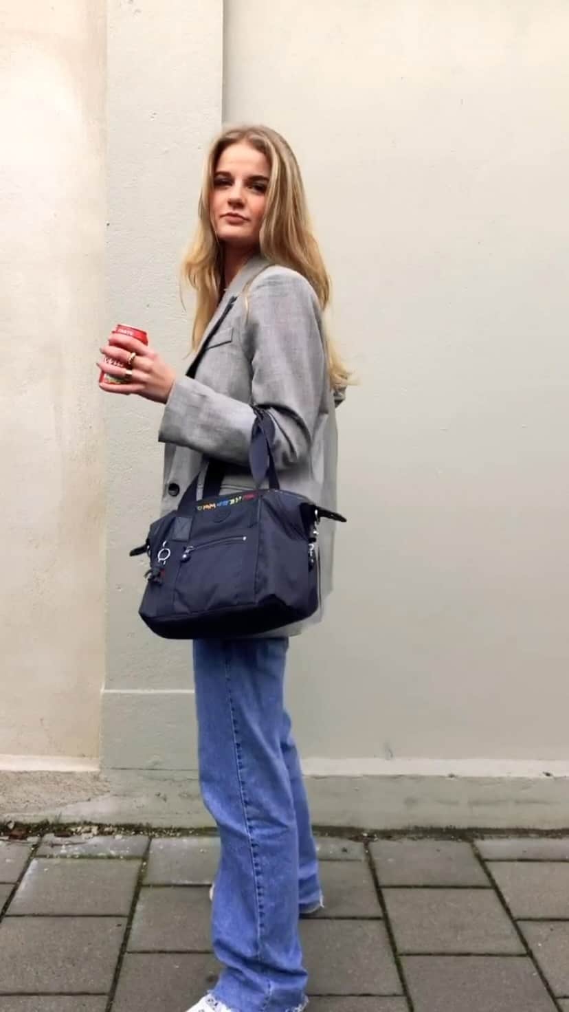 のインスタグラム：「Crossbody or handbag? Business or casual? 👔😎 Either way, it's the perfect companion for @nikkischoonus #LiveLight #KiplingCocaCola」