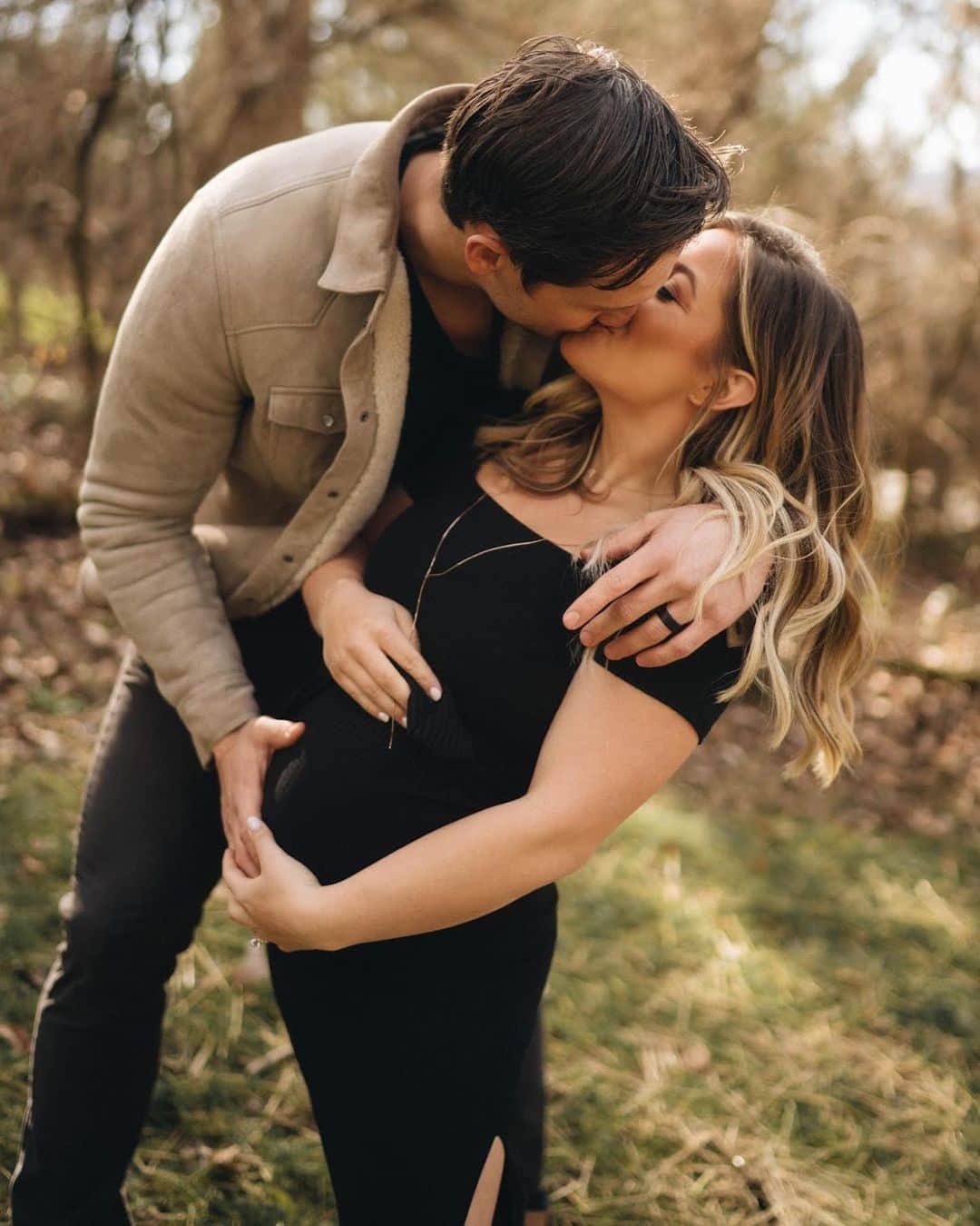 のインスタグラム：「Couldn’t do any of this without you @andrewdeast you’re the best daddy and husband in the world 😊」