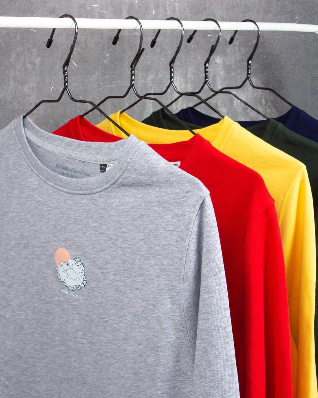 ムーミンさんのインスタグラム写真 - (ムーミンInstagram)「@nordicbuddies new shirt collection brightens up the darkest winter days ☀️ The stylish t-shirts and sweatshirts come in fun colours and lovely, Moominous designs 💛  Read more about the designs and get your own shirt: moom.in/nordicbuddies-shirts (link in bio) 🤸 #moominofficial」1月25日 22時50分 - moominofficial