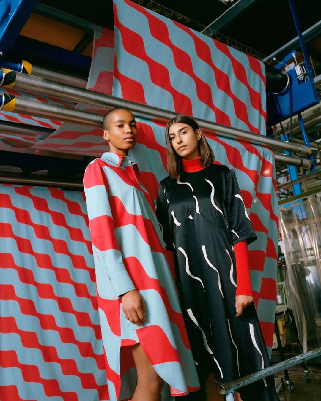マリメッコのインスタグラム：「Which one is your choice: the red and turquoise Kuuluminen Taifuuni dress or the black and white Vuosi Lauha dress?  ⠀⠀⠀⠀⠀⠀⠀⠀⠀ Our new Art of printmaking collection is an invitation to celebrate Marimekko’s artistic heritage with a future-oriented attitude. The newest arrivals feature Maija Isola’s vibrant 1968 Taifuuni (typhoon) print, accompanied by Antti Kekki’s new design Lauha (mild weather). ⠀⠀⠀⠀⠀⠀⠀⠀⠀ Explore the light, effortless dresses and other easy-to-wear pieces from the new collection – link in bio.  #marimekko」