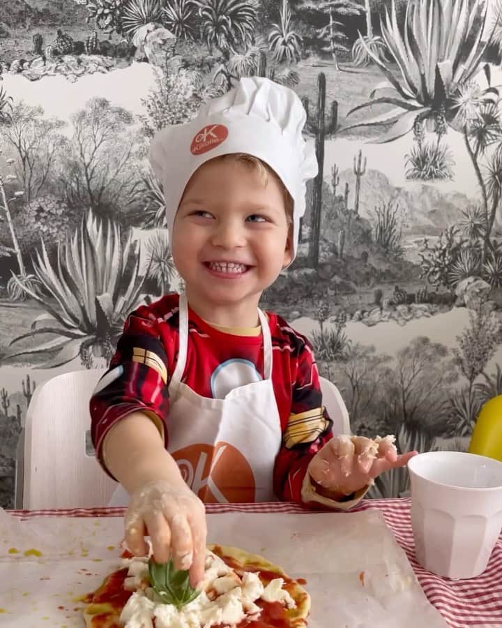 フェデスのインスタグラム：「Chef Lello cucina la pizza 🇮🇹🍕」