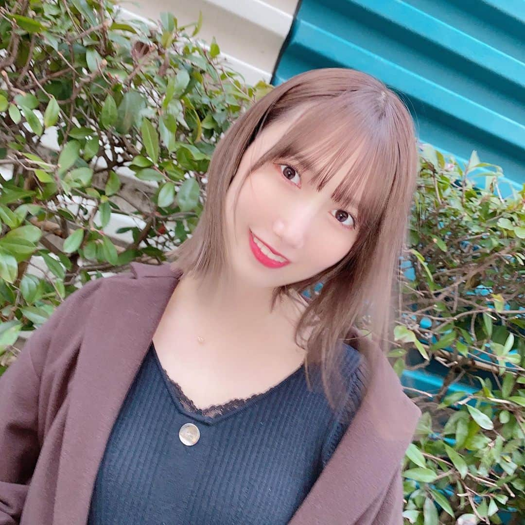 田中菜津美さんのインスタグラム写真 - (田中菜津美Instagram)「ばっさり💇🏻‍♀️💕 好評で嬉しいです🥰 どうですか〜？？ . @chanonbabyboy さん いつもありがとうございます☺️ . #ootd #hairstyle #hair #haircolor  #ヘアカット #イメチェン #ボブ #ヘアカラー」1月25日 22時55分 - natsumitanaka_0810