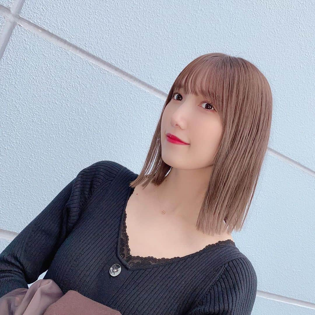 田中菜津美さんのインスタグラム写真 - (田中菜津美Instagram)「ばっさり💇🏻‍♀️💕 好評で嬉しいです🥰 どうですか〜？？ . @chanonbabyboy さん いつもありがとうございます☺️ . #ootd #hairstyle #hair #haircolor  #ヘアカット #イメチェン #ボブ #ヘアカラー」1月25日 22時55分 - natsumitanaka_0810