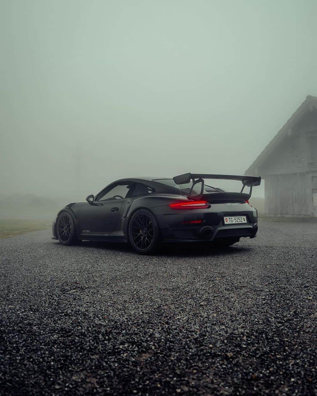 CARLiFESTYLEさんのインスタグラム写真 - (CARLiFESTYLEInstagram)「If I handed you the keys to this GT2 RS... who would be the first person you pick up? TAG THEM! Photo by @blekoshots #carlifestyle #GT2RS」1月25日 22時55分 - carlifestyle