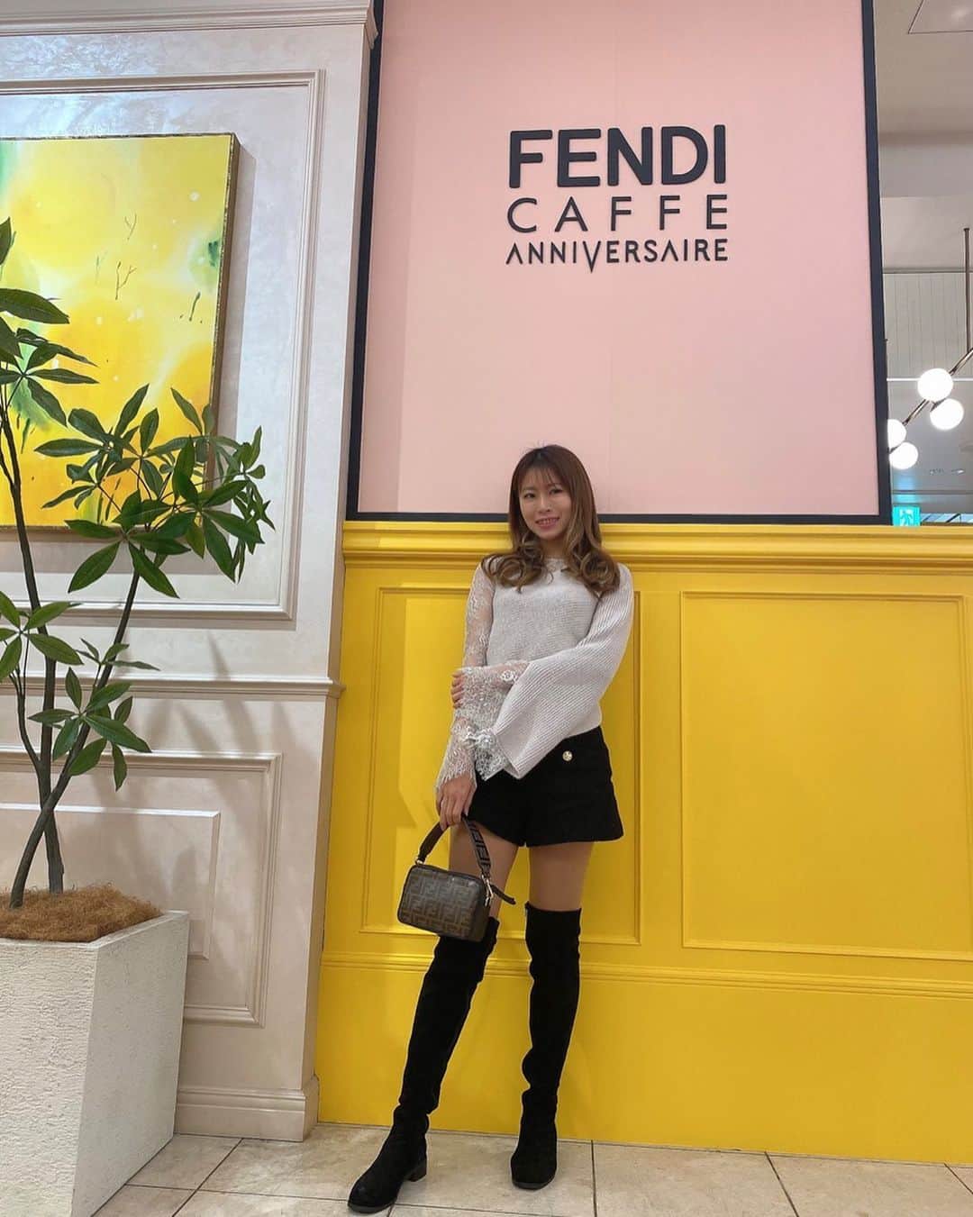 畑中香澄さんのインスタグラム写真 - (畑中香澄Instagram)「#FENDICAFE 🤍🤍 Click link in my bio🎥 . Tops: @eimyistoire_official  Bottoms: @zara  Bag: @fendi  Boots: @enpunto_official  . Tiktokに動画あげてるのでプロフィールの リンクから飛んでみてください🥰🤍 . こういうカフェ日本にももっと増やしてほしい☕️✨ . . #fendicafe #omotesando #DJKASUMI #ootd #fashionista #fendibag  #秋冬コーデ #表参道カフェ #表参道ランチ」1月25日 22時58分 - djkasumi_jpn