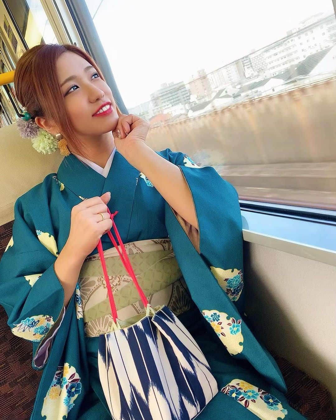 Senaさんのインスタグラム写真 - (SenaInstagram)「ぶらり途中下車旅とかしてみたい🚃☺️ あと最近気になってるチェジュ島🇰🇷🏝🐬 . . . なみちゃんが撮影してくれた写真達📸歩きながらの一瞬で撮ってくれた2枚目もお気に入り🤍 . . #バーレスクヤバイ #バーレスク東京 #パリオン #セクシー #ショーガール #ダンサー #バーレスク #モデル #ギャル #インスタ映え #和服 #和服ヘア #ヘアアレンジ #京都旅行 #京都 #嵐山 #嵐山竹林 #着物 #着物女子 #電車旅 #旅行好き #セナ旅記録 #burlesquetokyo #burlesque #dancer #showgirl #instagood #dayoff #kyoto #shotting」1月25日 23時02分 - sena_burlesque_ts