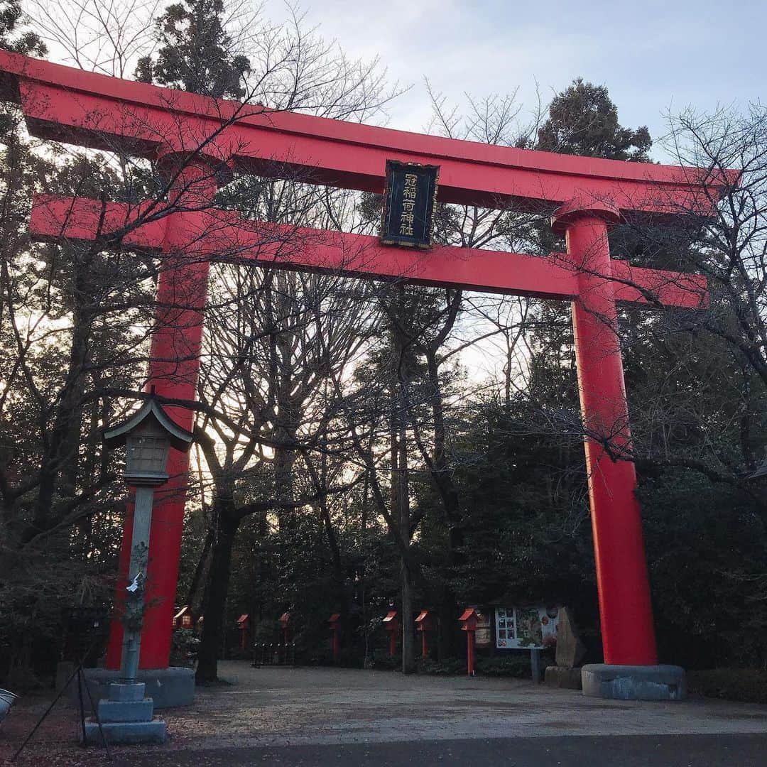 大湯みほさんのインスタグラム写真 - (大湯みほInstagram)「………… まるで春のような✨✨心地よい穏やかな日中でしたね🌷 ・ 一日もはやく…みんなが安心して、笑顔で暮らせる…そんな毎日が✨✨訪れますように🙏お参り、しっかりとしてきました☺️ ・ どうか皆さま、体調管理はしっかり✨と…気を抜かずに過ごしてください🌷 ・ #冠稲荷神社　#群馬　#京都伏見稲荷大社　 #御分霊鎮祭　#日本七社　#お礼参り　#お参り #⛩ #🙏　#緑オーブ　#幸せ運ぶ」1月25日 23時03分 - nukazukemiho0320