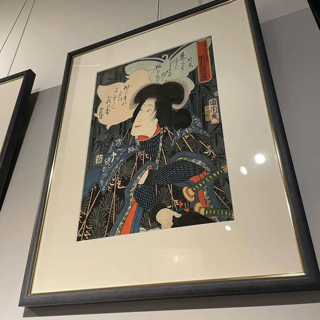 小林拓一郎さんのインスタグラム写真 - (小林拓一郎Instagram)「準備が整いました。  ずっとやりたかった、、  『鬼滅っぽいよね展』  鬼滅っぽい浮世絵を集めてみました。  どれがどうとはあえて言いませんが、どうぞその辺も想像しながら楽しんでみてください！  期間未定ですが、しばらく @pharmacycoffeelab  に飾っておくので、どうぞお気軽にお立ち寄りください。  コロナ禍で、ぶっちゃけ補償も出ないカフェは大変なことだらけだけど、やれることやって、とことん楽しむわよ  #pharmacycoffeelab」1月25日 23時07分 - kobataku33