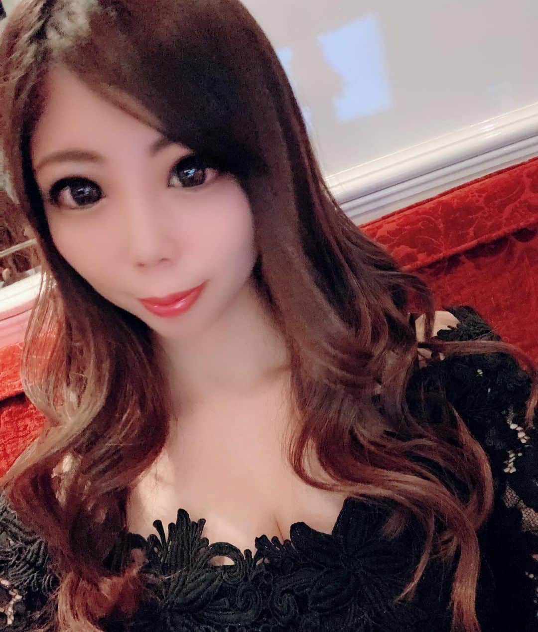 のインスタグラム：「写真ブレている（´-`）  今日はオヤスミだよ⛲️✨  #バルセロナグループ #キャバ嬢 #キャバクラ #北海道 #札幌 #すすきの #美女 #美人 #美容 #可愛い #ニュークラブ #ホステス #ススキノ #ラウンジ #ガールズバー #飲み屋 #水商売 #呑み #キャバ #かわいい女の子 #さっぽろ #ニュークラ嬢 #ポケパラ #ナイツ #ニュークラ #ニュークラ嬢 #すすきのグルメ #札幌観光 #likefoflike #follow4follow」