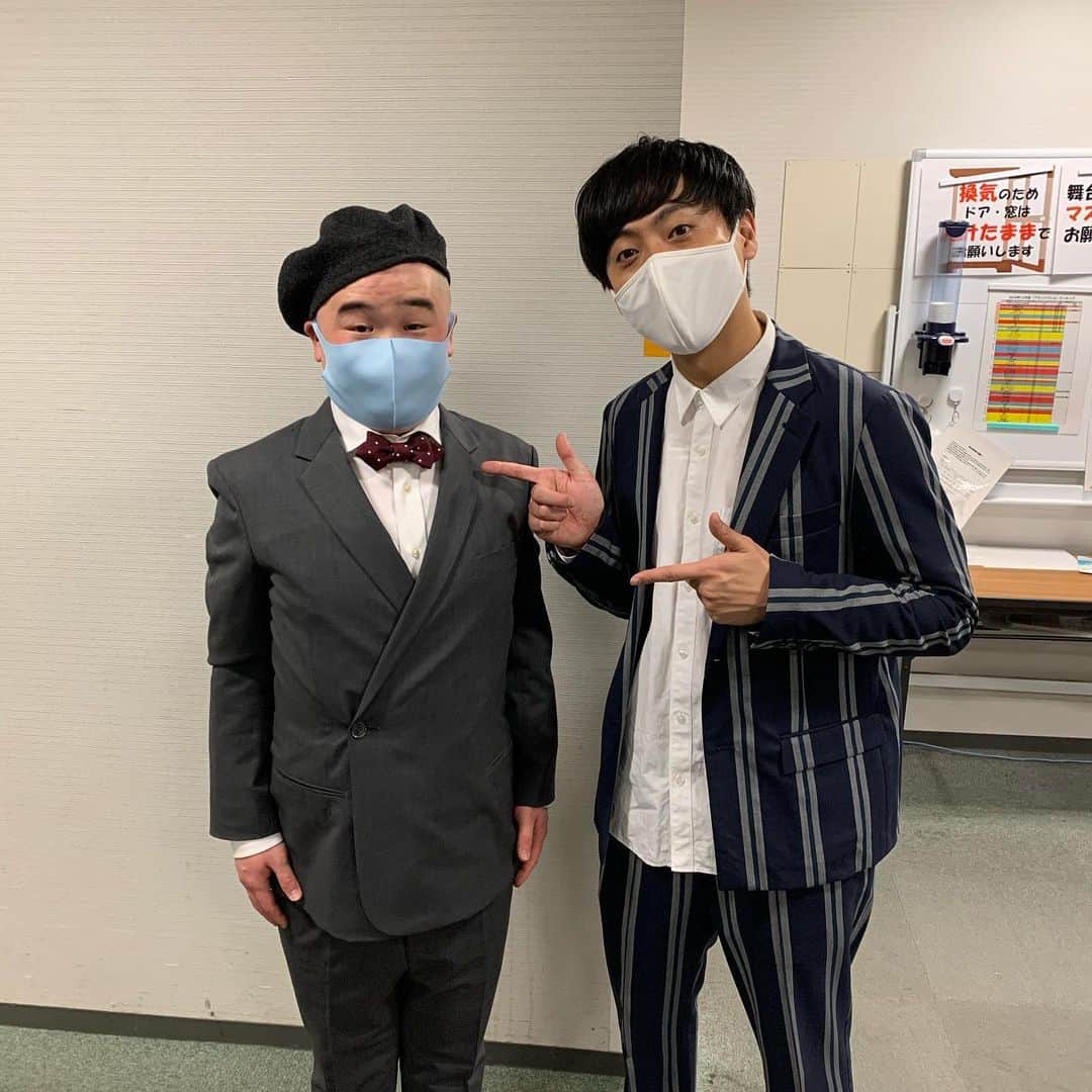 池田真一のインスタグラム：「ハイキック寄席初の無観客ありがとうございました！ 本日も全組ハイキック決まりまけりでした！ トップバッターでめちゃくちゃ怖くてすみません🤣 初登場のプードルもめちゃくちゃハイキック決まってました！ そして、新衣装にベレー帽僕はめちゃくちゃいいと思うんですが皆さんどうでしょうか？」