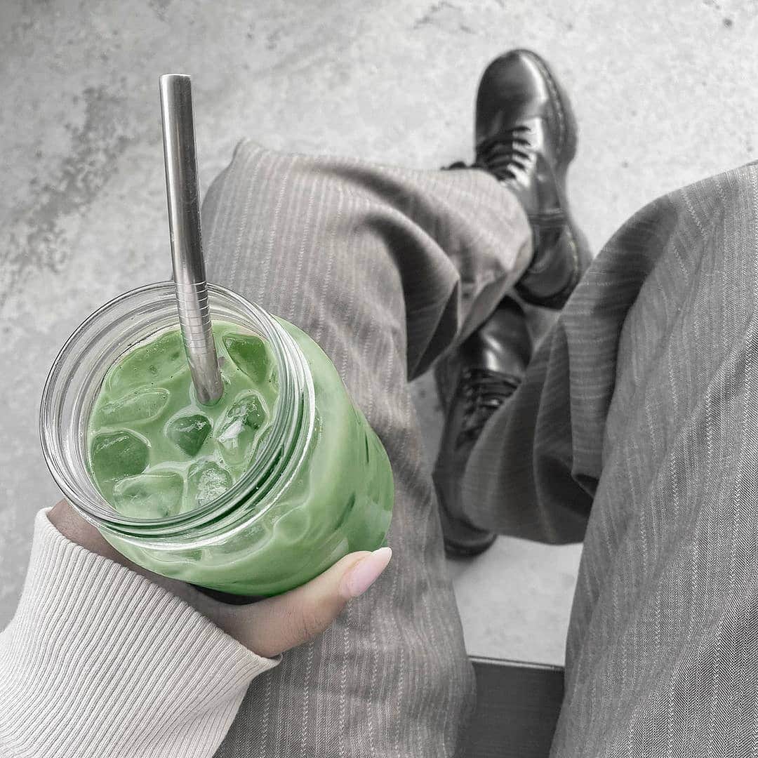 Matchæologist®さんのインスタグラム写真 - (Matchæologist®Instagram)「🙏 Be grateful, slow down and enjoy the moment with a delicious #MatchaLatte! Tag a friend who needs to witness this beautiful 🌿 #MatchaMoment by @ashflorestv!  . 🎉 Share with us how you enjoy your matcha by tagging @Matchaeologist #MatchaMoment for a chance to be featured in our story and receive a special 50% discount code off ALL @Matchaeologist products!! . We’ll select our favourite #MatchaMoment of the week 🍃 every Monday and announce the winner in our story! . We are super excited and are looking forward to seeing your posts! 🌿 . 👉 Click the link in our bio @Matchaeologist . Matchæologist® #Matchaeologist Matchaeologist.com」1月25日 23時09分 - matchaeologist