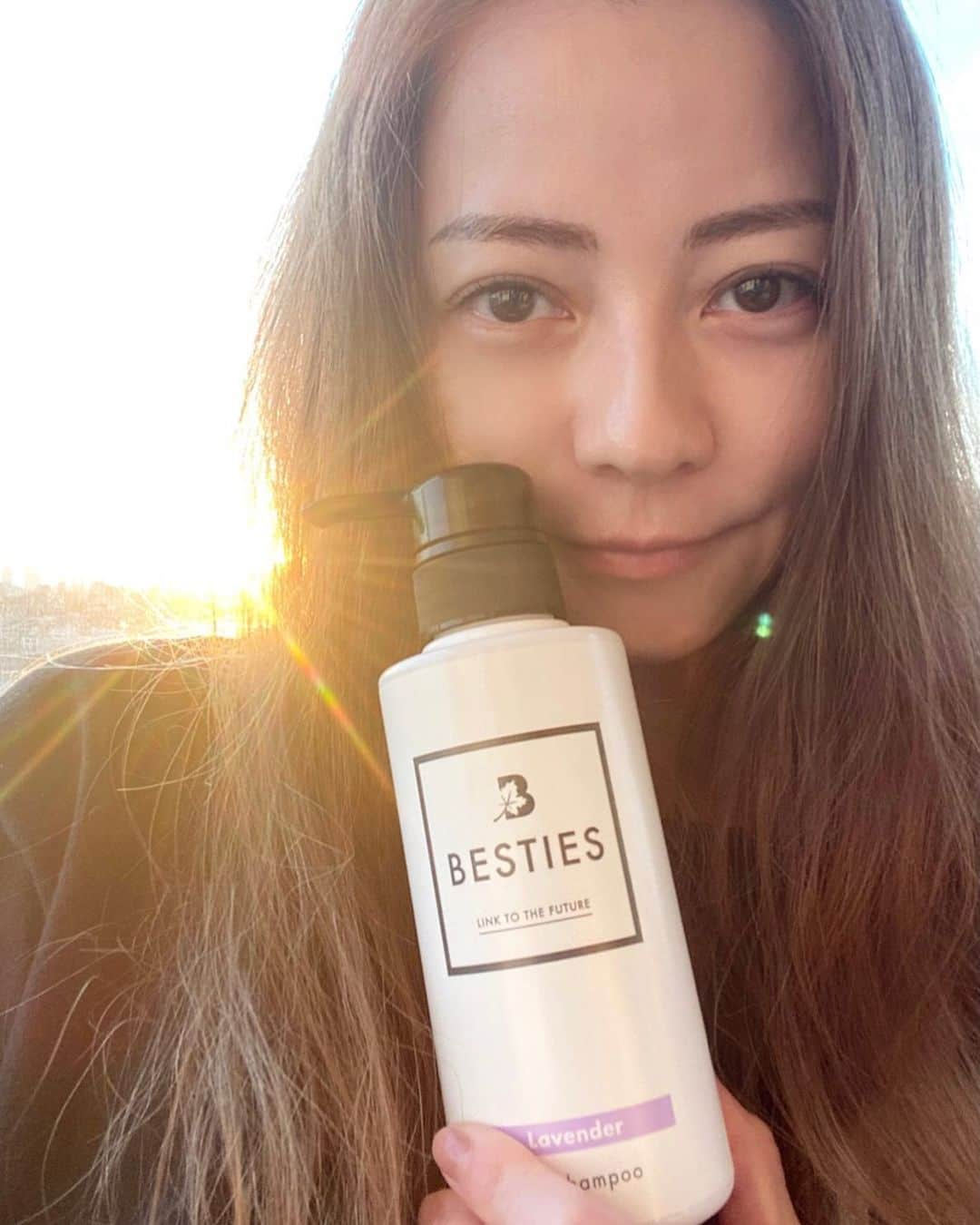 香里奈さんのインスタグラム写真 - (香里奈Instagram)「KARINA×BESTIES just opened a new account on TikTok !! Please check it out〜 👍  私がプロデュースさせていただいているBESTIESペットシャンプーが本日販売を開始いたしました！ @besties_karina_official   発売を記念して本日、 香里奈×BESTIESの Tiktokアカウントを開設いたしました🐩 ペットを通して、楽しめる場所を皆様と共有できたら嬉しいです✨ Checkしてみてねー  Tiktok account: besties_karina_official  #香里奈 #karina #BESTIES #besties #petshampoo #dogsshampoo #販売開始 #tiktok #karinabesties #acoount  #juststarted #today #20210125 #lovedogs #toypoodle」1月25日 23時12分 - karina_official_221