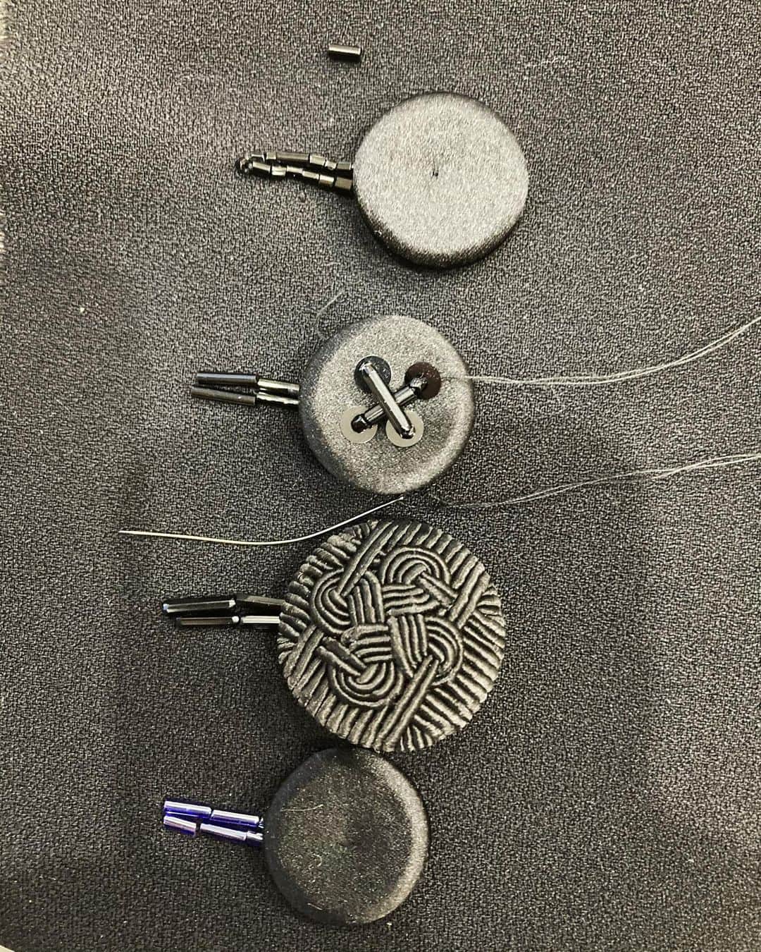 アレクシマビーユのインスタグラム：「Haute Couture J-1 Atelier details @alexismabille #buttons #buttonstudy #test #research #couturebuttons #boutons #embroidery #passementerie #delicate #indetails #fashiondetail #alexismabille」
