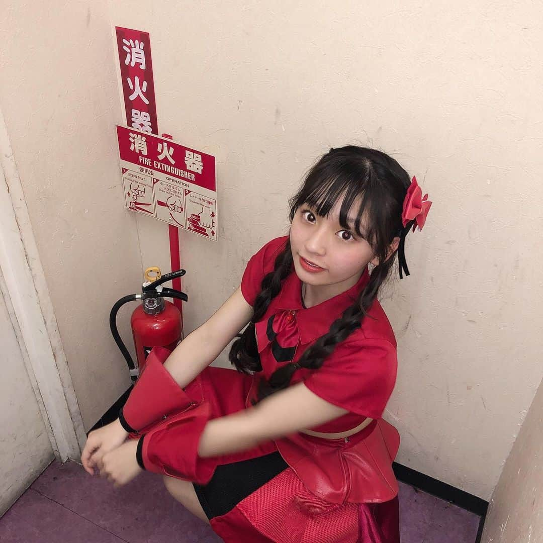 尾野寺みささんのインスタグラム写真 - (尾野寺みさInstagram)「﻿ ﻿ 消火器とツーショット🧯﻿ ﻿ ﻿ #ライブアイドル #アイドル #名古屋 #ライブ﻿ #定期公演 #アイドル衣装 #衣装 #髪飾り﻿ ﻿ #三つ編み #編み込み #ヘアアレンジ ﻿ #ロングヘア #前髪 #おくれ毛﻿ #ストレートアイロン #ゆるまき風﻿ #消火器」1月25日 23時20分 - misa_onodera