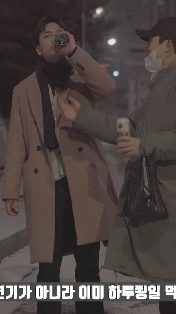 のインスタグラム：「난 왜 바보들과 일을 할까.. @sexy_ryu_  @hello_donghyeon」