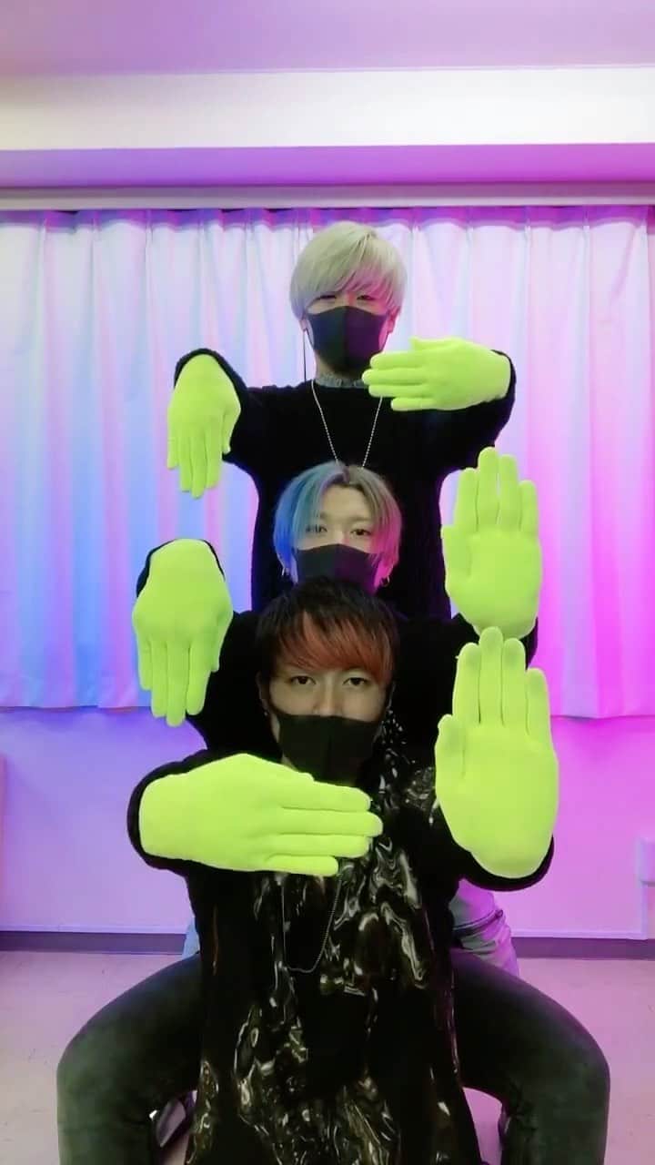 RYOGA -XTRAP-のインスタグラム：「Btw my fingertips look so dirty😂 by @xtrap.official  @ryoga_xtrap  @zange_xtrap  @kenshin_xtrap」