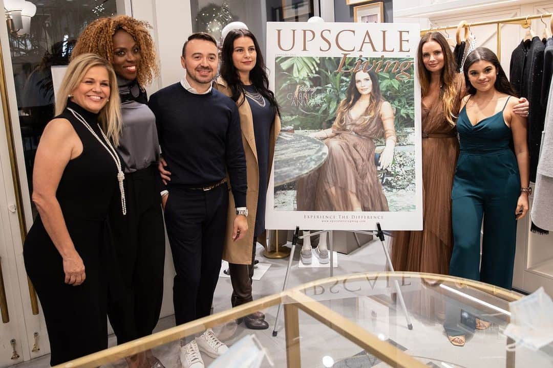 ガブリエル・アンウォーのインスタグラム：「Front Cover Fabulous @fabianafilippi for @upscalelivingmg care of the gorgeous @nicoleshelleyinc celebrating the reset. Interview link in bio. @shareefmalnik」