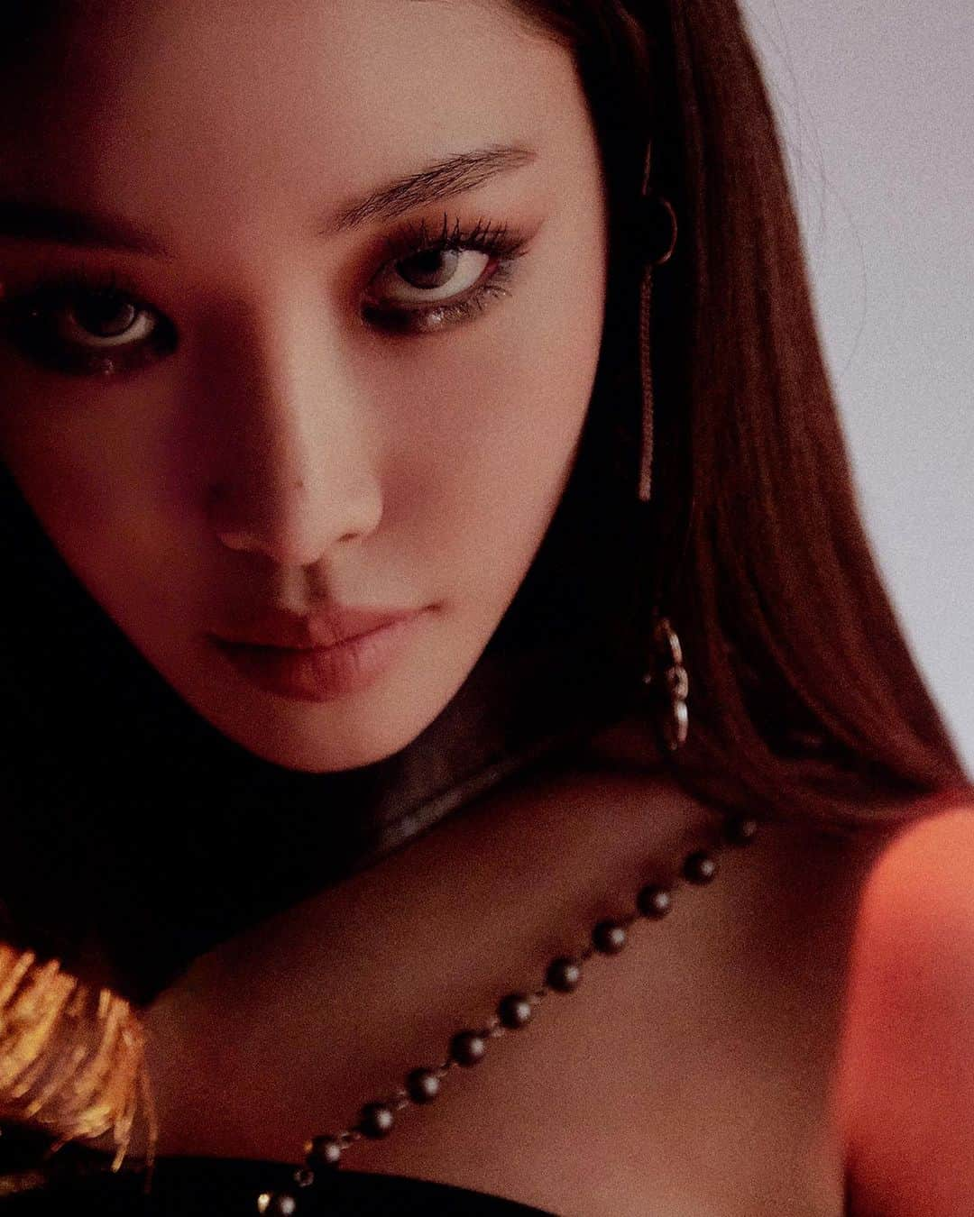 チョンハさんのインスタグラム写真 - (チョンハInstagram)「CHUNG HA The 1st Studio Album [ Querencia ] ⠀⠀⠀⠀⠀⠀⠀⠀⠀⠀⠀⠀⠀⠀⠀⠀⠀⠀⠀⠀⠀⠀⠀⠀⠀⠀⠀⠀⠀⠀⠀⠀⠀ Photo Teaser { NOBLE } 2021. 02. 15. 6PM (KST) 2021. 02. 15. 4AM (EST) ⠀⠀⠀⠀⠀⠀⠀⠀⠀⠀⠀⠀⠀⠀⠀⠀⠀⠀⠀⠀⠀⠀⠀⠀⠀⠀⠀⠀⠀⠀⠀⠀⠀ #청하 #CHUNGHA #CHUNGHA_Querencia #CHUNGHA_Bicycle #Querencia #Bicycle」1月26日 0時00分 - chungha_official