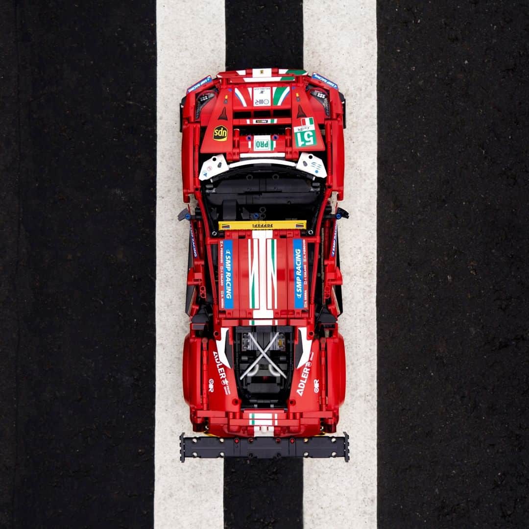 LEGOさんのインスタグラム写真 - (LEGOInstagram)「The Ferrari 488 GTE is a masterpiece in art *and* engineering! 😍   #LEGO #LEGOTechnic #Ferrari #Ferrari488GTE #BuildforReal」1月26日 0時00分 - lego