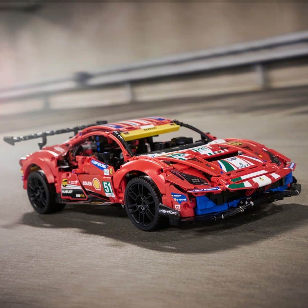 LEGOさんのインスタグラム写真 - (LEGOInstagram)「The Ferrari 488 GTE is a masterpiece in art *and* engineering! 😍   #LEGO #LEGOTechnic #Ferrari #Ferrari488GTE #BuildforReal」1月26日 0時00分 - lego