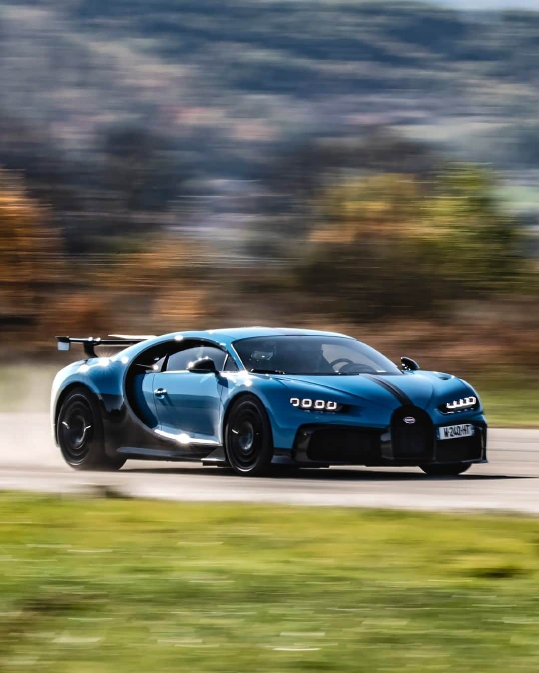 ブガッティさんのインスタグラム写真 - (ブガッティInstagram)「The colors of Autumn were a fiery blur as the CHIRON Pur Sport gifted the driver with an exhilarating performance on the roads of Campo Imperatore, Italy. This hyper sports car will give its best when you push full throttle.   #BUGATTI #BUGATTIChironPurSport #CHIRONPurSport  _ WLTP: Fuel consumption, l/100km: low 44.6 / medium 24.8 / high 21.3 / extra high 21.6 / combined 25.2; CO2 emissions, combined, g/km: 572」1月26日 0時00分 - bugatti