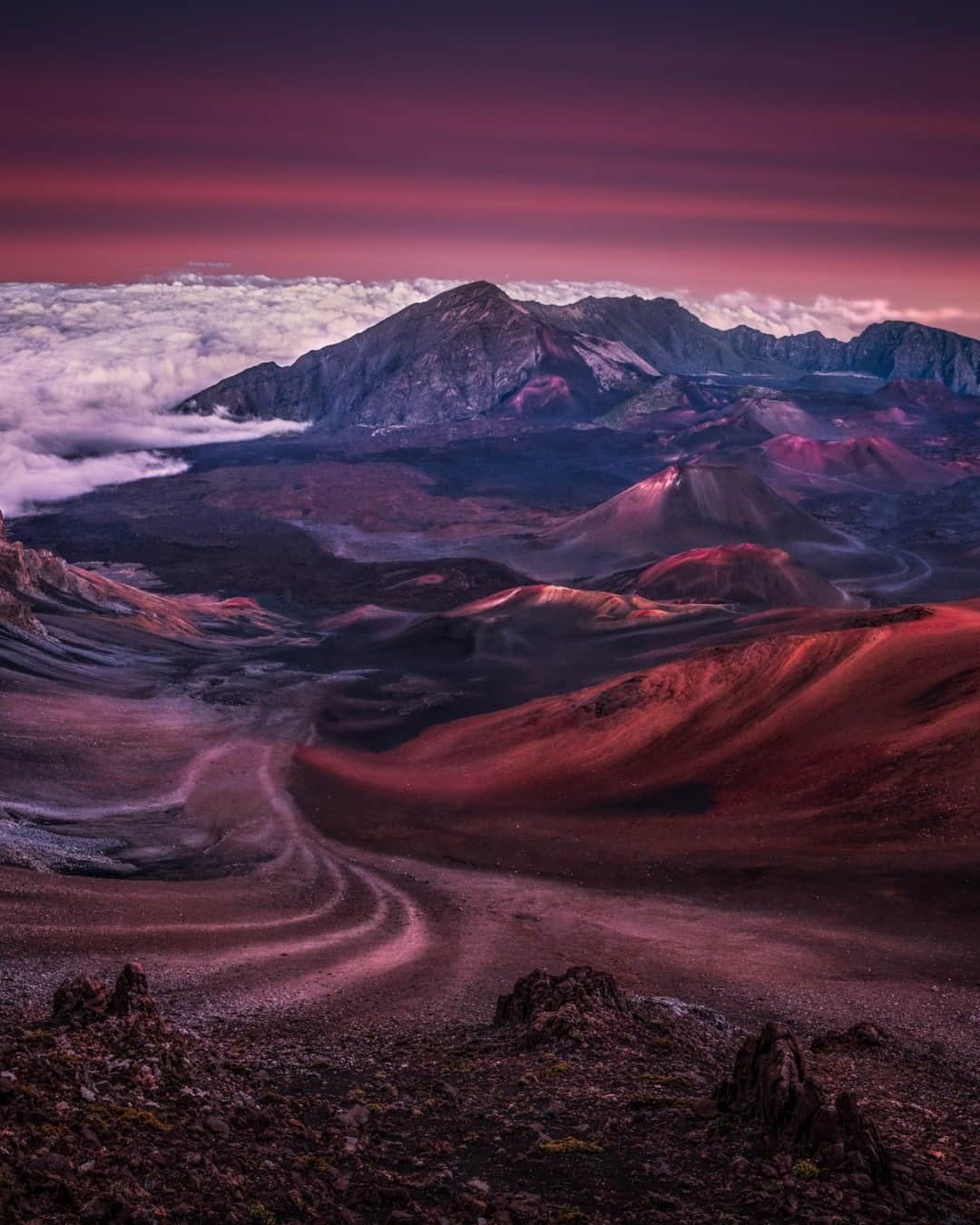 アメリカ内務省さんのインスタグラム写真 - (アメリカ内務省Instagram)「The views of ancient lava flows and pu‘u (hills denoting old eruption sites) in Haleakalā National Park, #Hawaii  are other worldly. With over 30 miles of hiking trails, there's plenty to explore in the Summit District. Photo of @Haleakalanps courtesy Evan Gerstung (@evang_travels). #usinterior #FindYourPark.」1月26日 0時01分 - usinterior