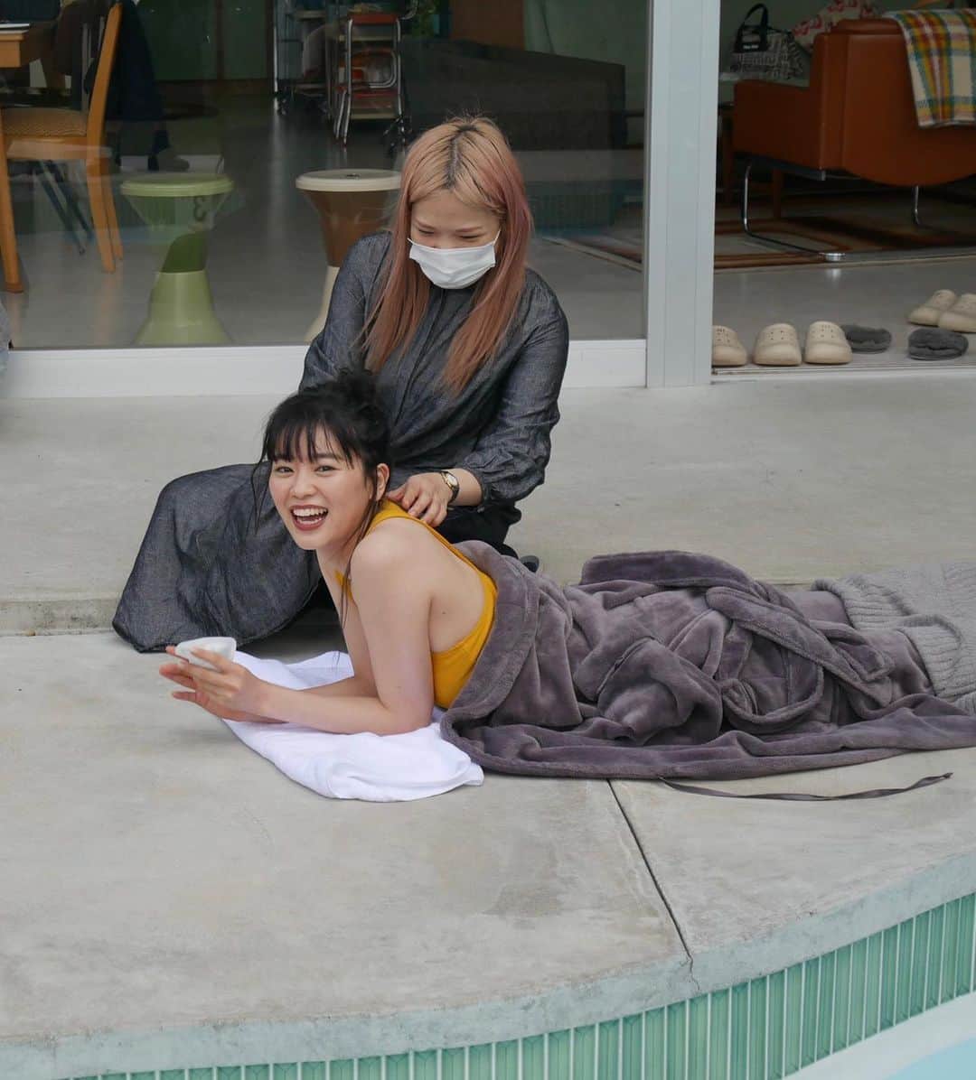 坂井仁香 水着 坂井仁香さんのインスタグラム写真 - (坂井仁香Instagram)「こんばんは☺︎ 今こんな寒そうな格好見るだけで寒くなりますねぇ  撮影も夏ではなかったのでカイロを持ってます笑 ヘアメイクの河嶋さんすごく可愛くしてくれます😍優しいしたくさんお話しできて幸せだった ...