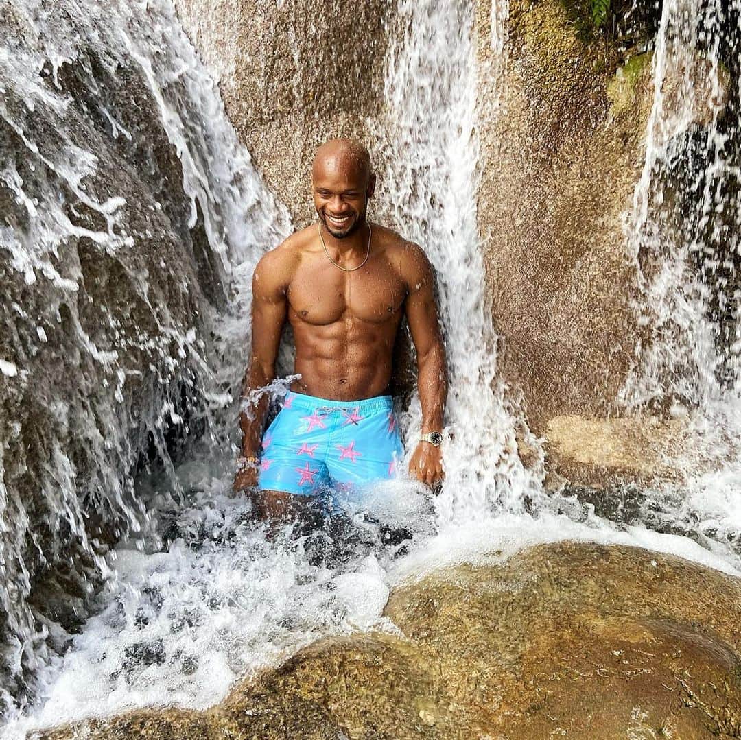 アサファ・パウエルのインスタグラム：「Had a great time at the Konoko falls Jamaica 🇯🇲 link in bio for videos」