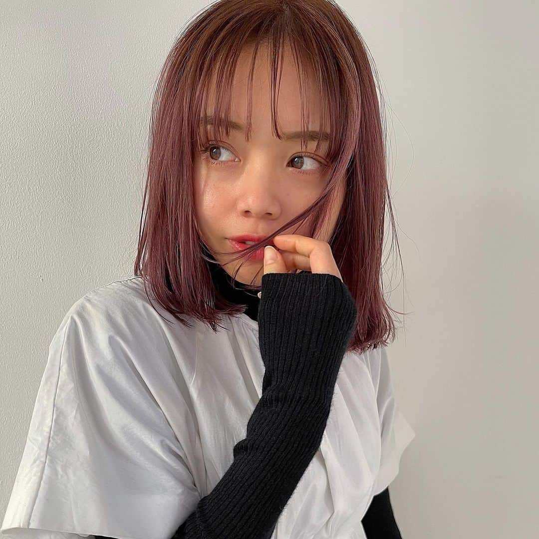 福地夏未のインスタグラム：「🍓 褒められピンクヘア♡ 暖色がやっぱりいいねぇ〜 _ #haircolor #pinkhair #暖色系カラー #赤系ばっかの時思い出す」