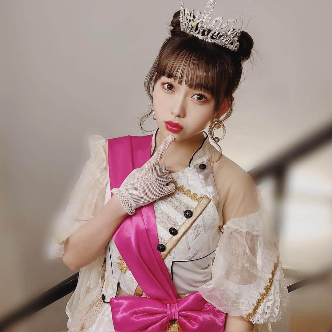 澤田桃佳のインスタグラム：「懐かしのこのスペシャルお衣装🎀♡ 以前番組でつけてたのと、少し違う色のリボンだったよ！今日は！ . . . . . . . #放課後プリンセス #プリンセス#Princess #japanesegirl #japanese #ティアラ　#pink #ピンク#ピンクコーデ　#お団子ヘア #ヘアアレンジ #idol」
