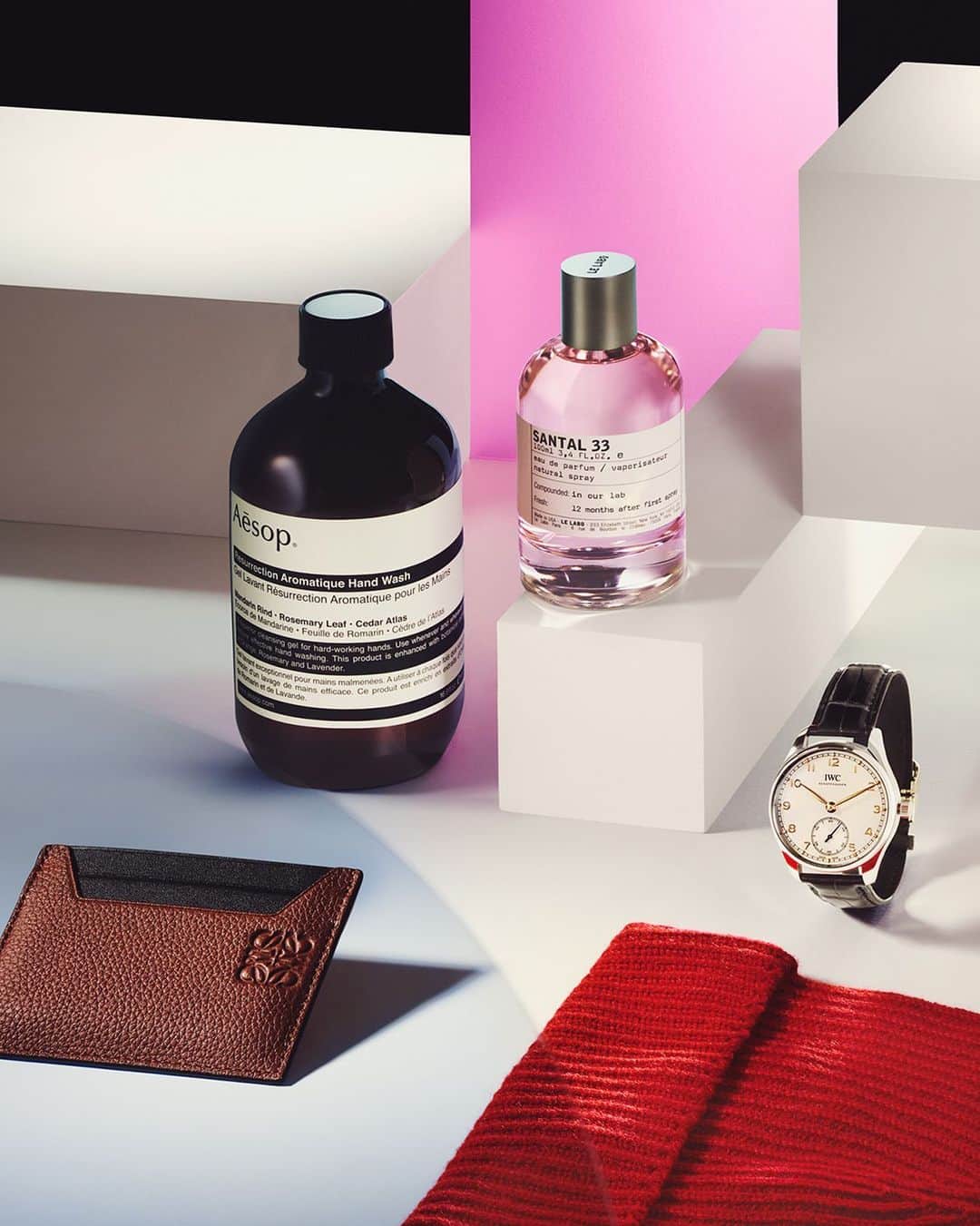 MR PORTERのインスタグラム：「Love is in the air at MR PORTER and we've fallen for this selection of gifts. Whether you're shopping for your significant other (or yourself) head to the link in bio to discover our edit. #ValentinesDay」
