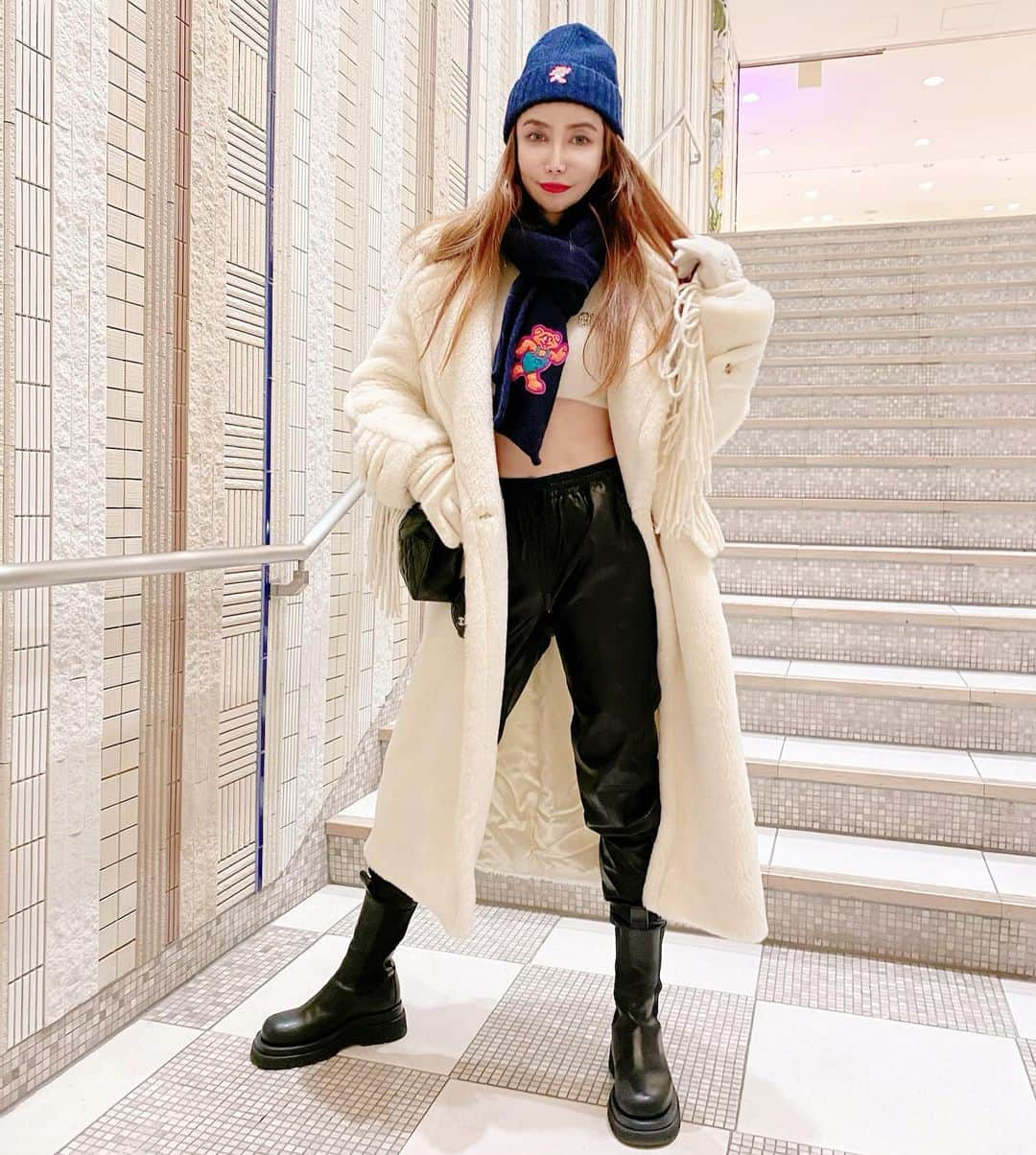 fashion dog loverのインスタグラム：「🧸💕💕   #fashion #fashiongram #fashionista #fashionblogger #fashionable  #fashionlover #ootd #ootdfashion #outfitoftheday #outfit #outfitinspiration #ファッション#ファッションコーデ #ファッションスナップ #コーデ#コーデ記録 #コーディネート#howlin #maxmara #zara #chanel#gcds #bottegaveneta #ザラ#ザラジョ #ボッテガヴェネタ」