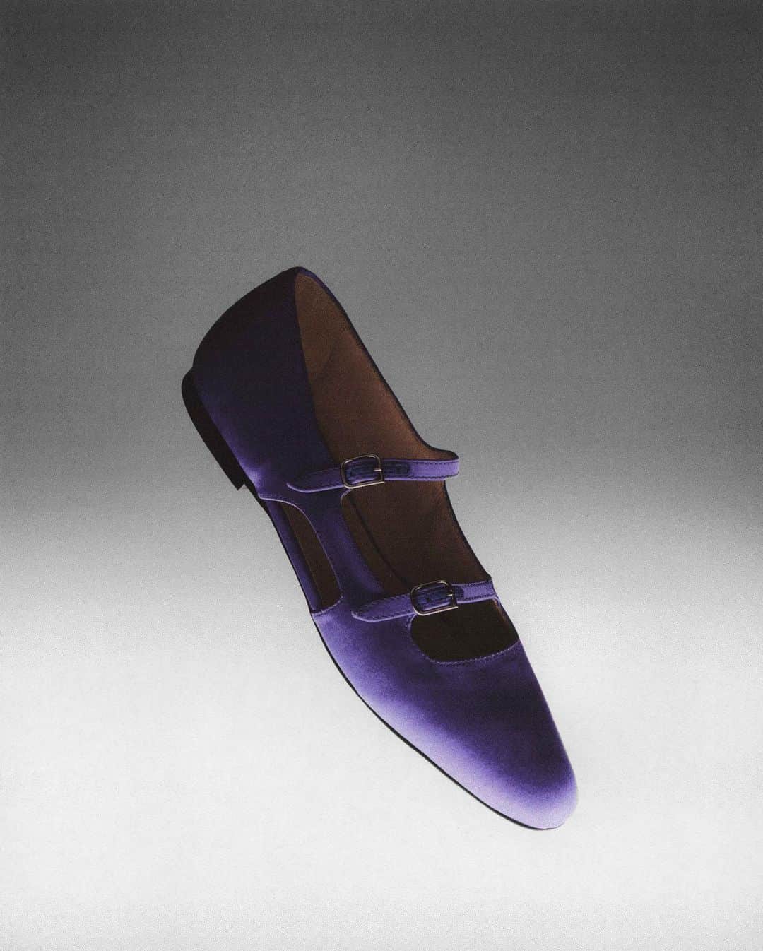 カルバンのインスタグラム：「The Mary-Jane flats in wisteria blue from the #Carven Spring-Summer 2021 Collection.  Photography by @ampmstudioparis  #CARVENSS21 #Carvenseenby」
