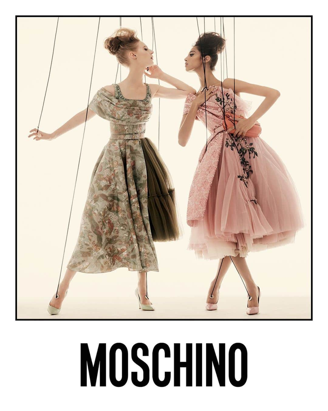 ジェレミー・スコットさんのインスタグラム写真 - (ジェレミー・スコットInstagram)「THE NEW MOSCHINO CAMPAIGN STARRING @juliaobis & @yasminwijnaldum WITH HAIR BY @jimmypaulhair MAKEUP @patmcgrathreal STYLED BY @carlynecerfdedudzeele ART DIRECTION @duzansky & PHOTOGRAPHED BY STEVEN MEISEL」1月26日 0時50分 - jeremyscott